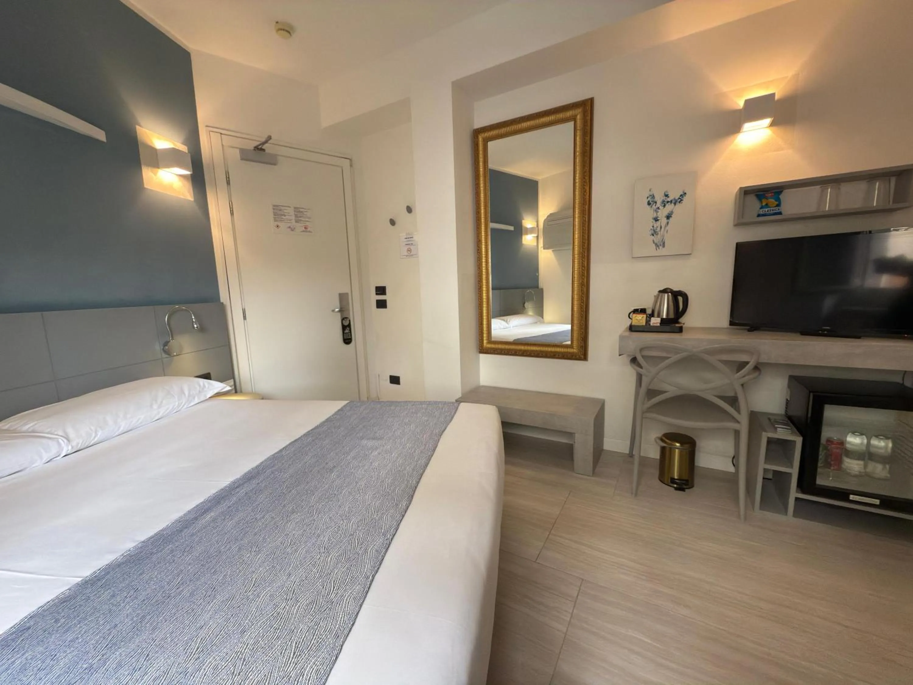 Photo of the whole room, Bed in Hotel Europa Varese