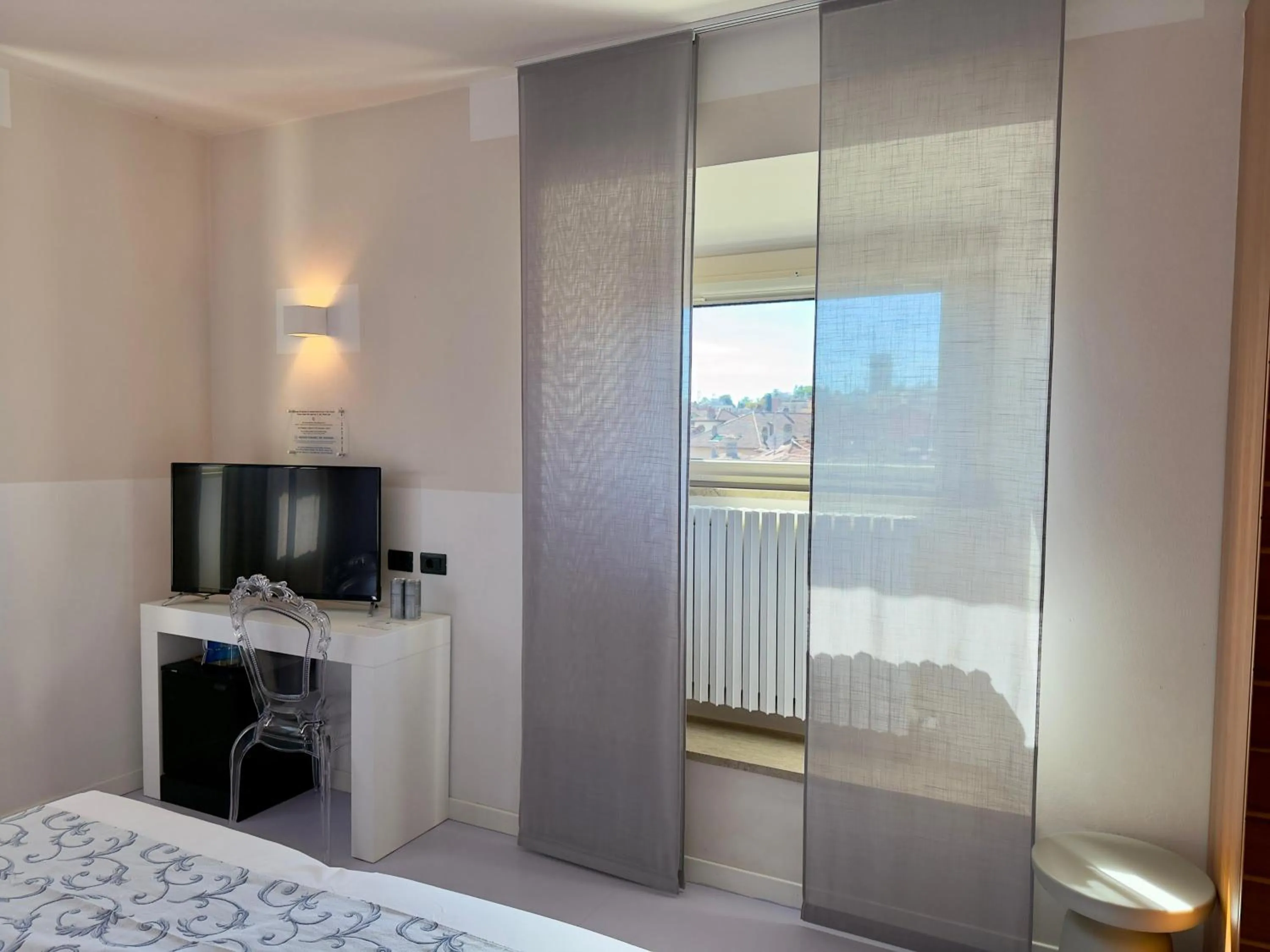 TV and multimedia, Bed in Hotel Europa Varese