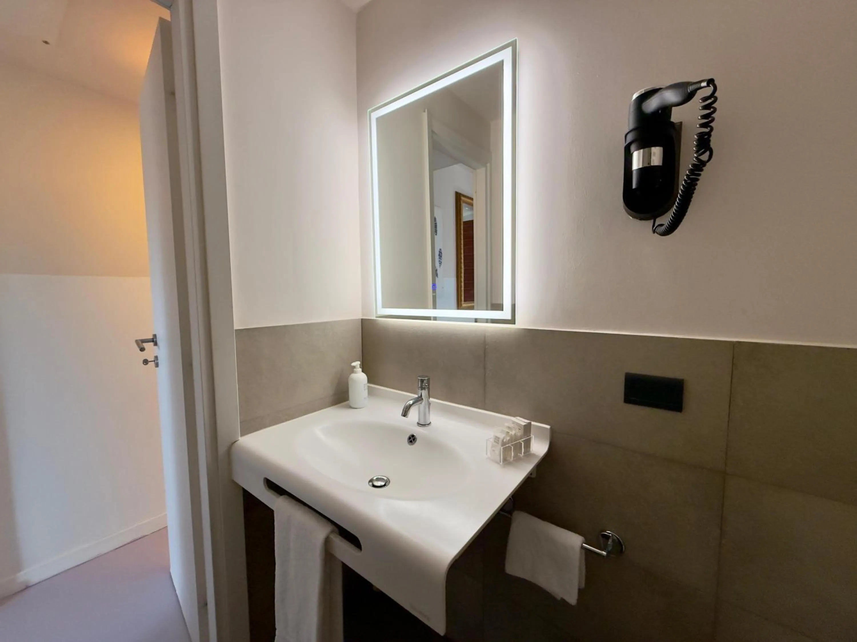 Bathroom in Hotel Europa Varese