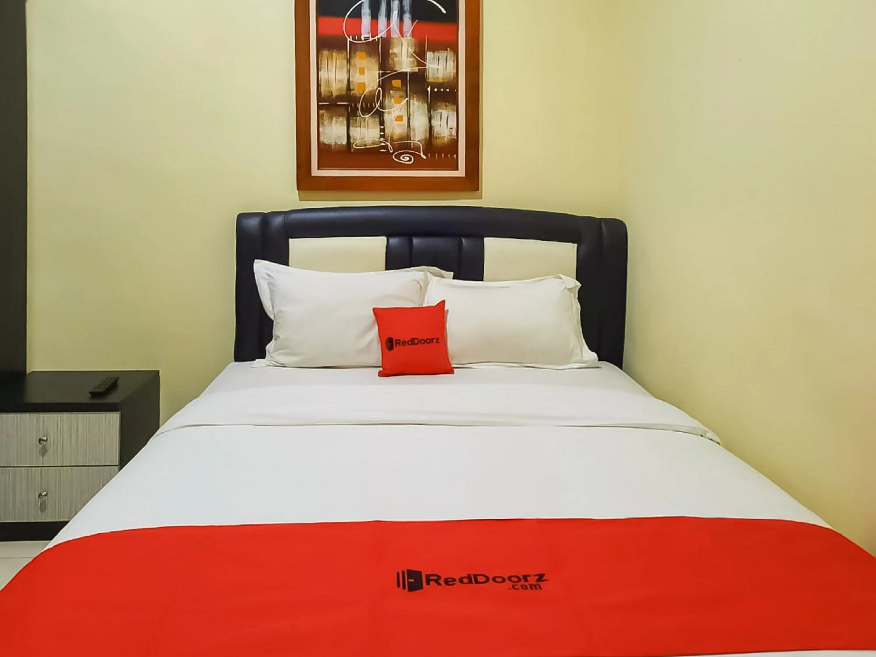 Bedroom, Bed in RedDoorz near RS Setiabudi Medan