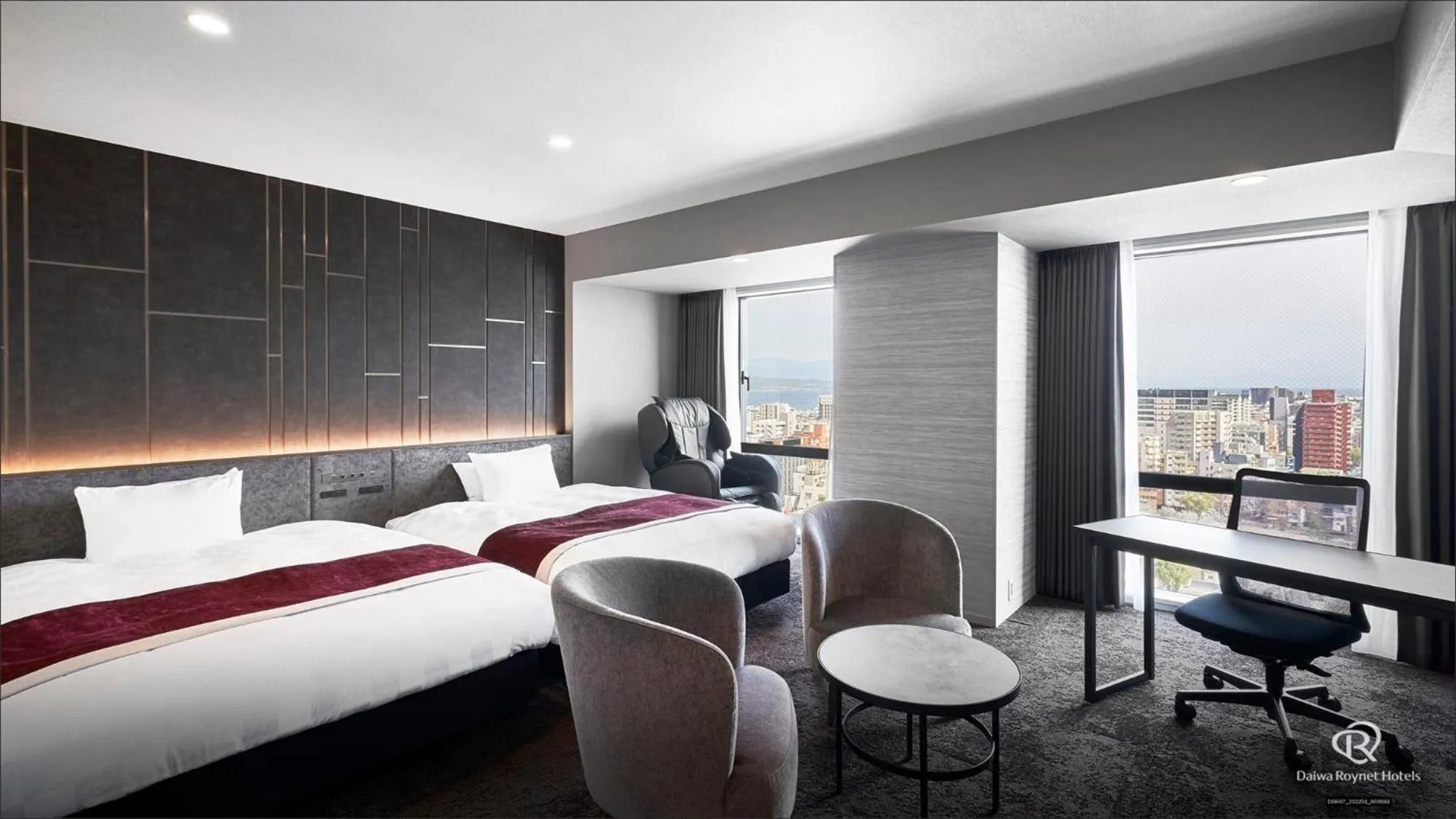 Photo of the whole room, Bed in Daiwa Roynet Hotel Kagoshima Tenmonkan PREMIER - former Daiwa Roynet Hotel Kagoshima Tenmonkan