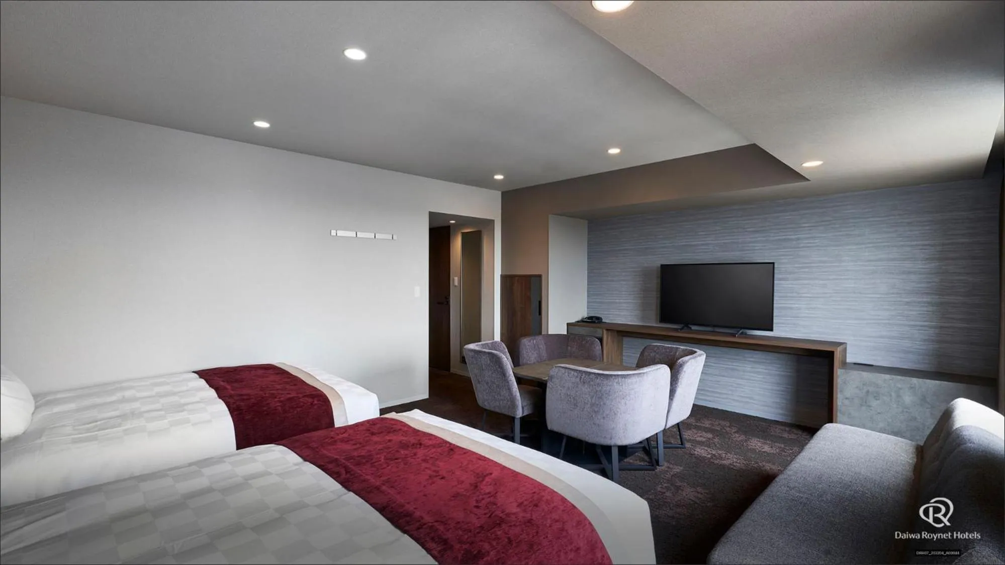 Photo of the whole room, Bed in Daiwa Roynet Hotel Kagoshima Tenmonkan PREMIER - former Daiwa Roynet Hotel Kagoshima Tenmonkan