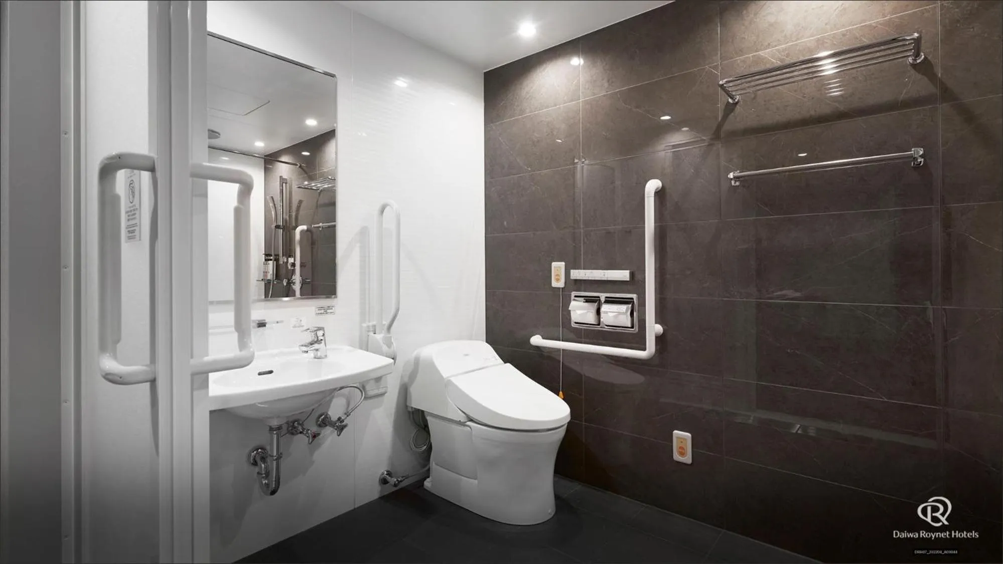 Shower in Daiwa Roynet Hotel Kagoshima Tenmonkan PREMIER - former Daiwa Roynet Hotel Kagoshima Tenmonkan