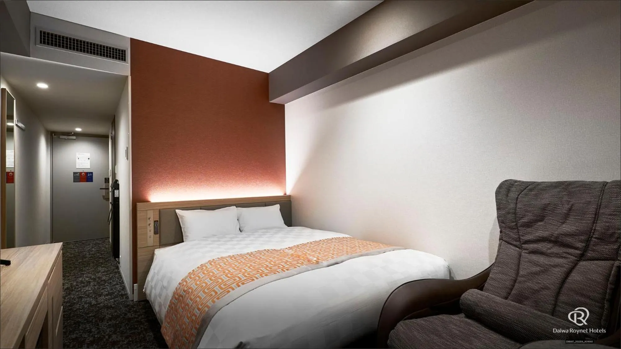 Photo of the whole room, Bed in Daiwa Roynet Hotel Kagoshima Tenmonkan PREMIER - former Daiwa Roynet Hotel Kagoshima Tenmonkan