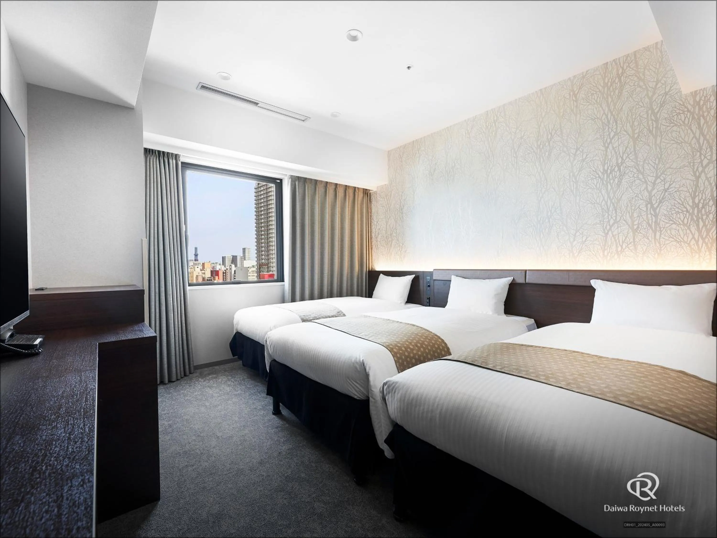 Photo of the whole room, Bed in Daiwa Roynet Hotel Sapporo Nakajima Koen