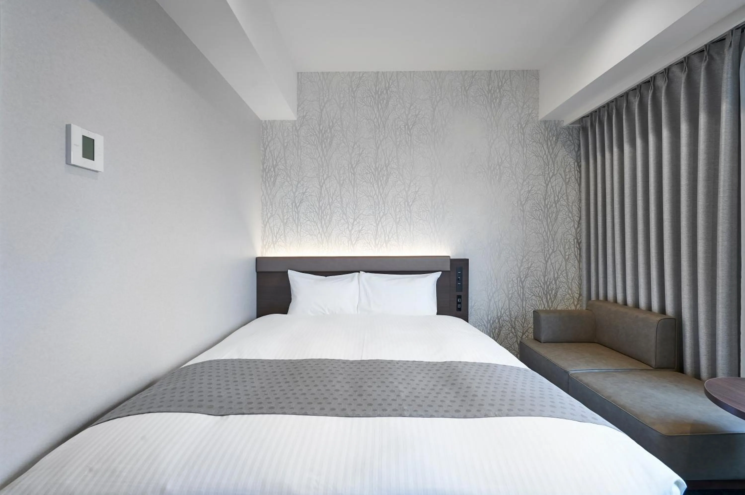 Photo of the whole room, Bed in Daiwa Roynet Hotel Sapporo Nakajima Koen