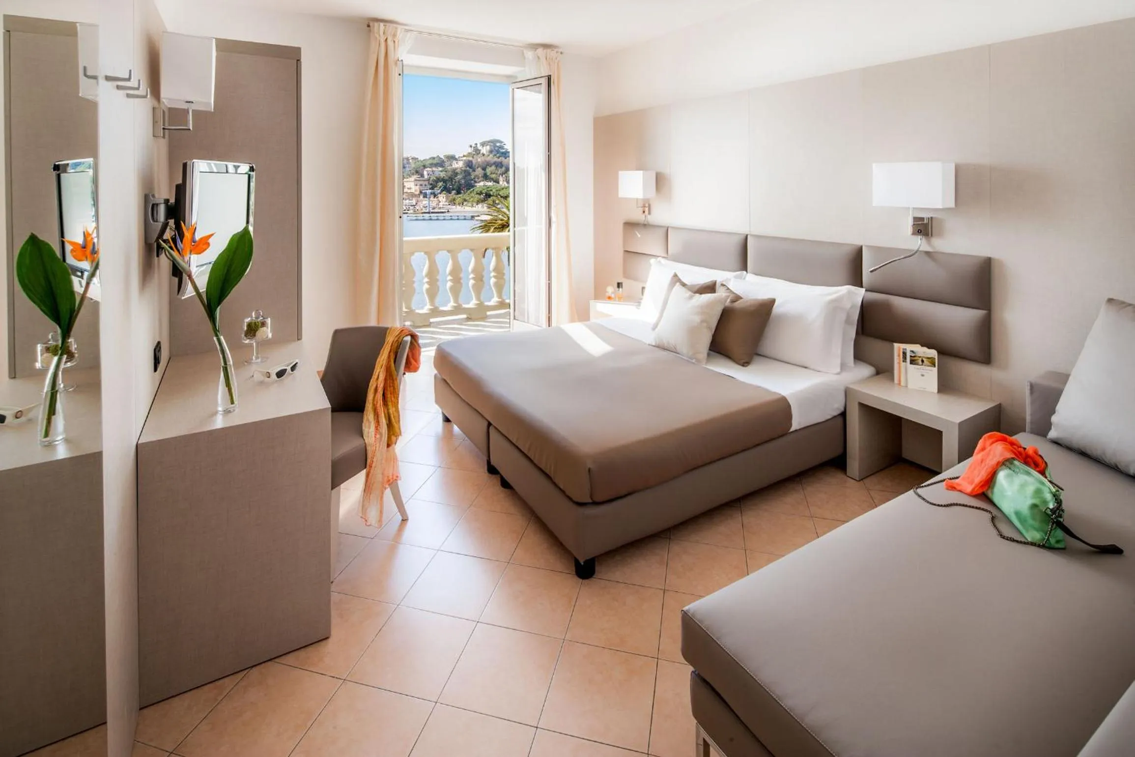 Day, Bed in Hotel Vesuvio