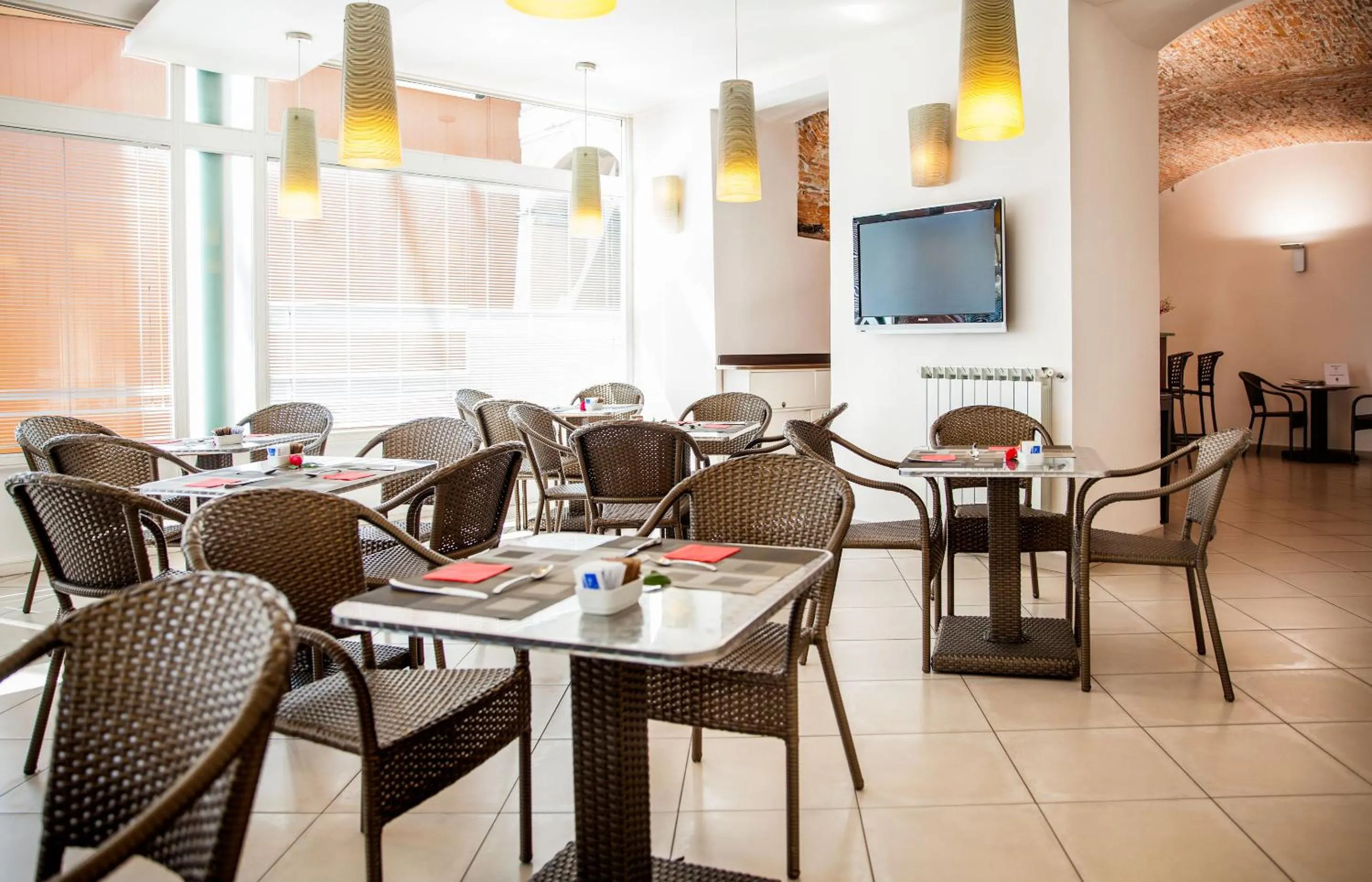 Communal lounge/ TV room in Hotel Vesuvio