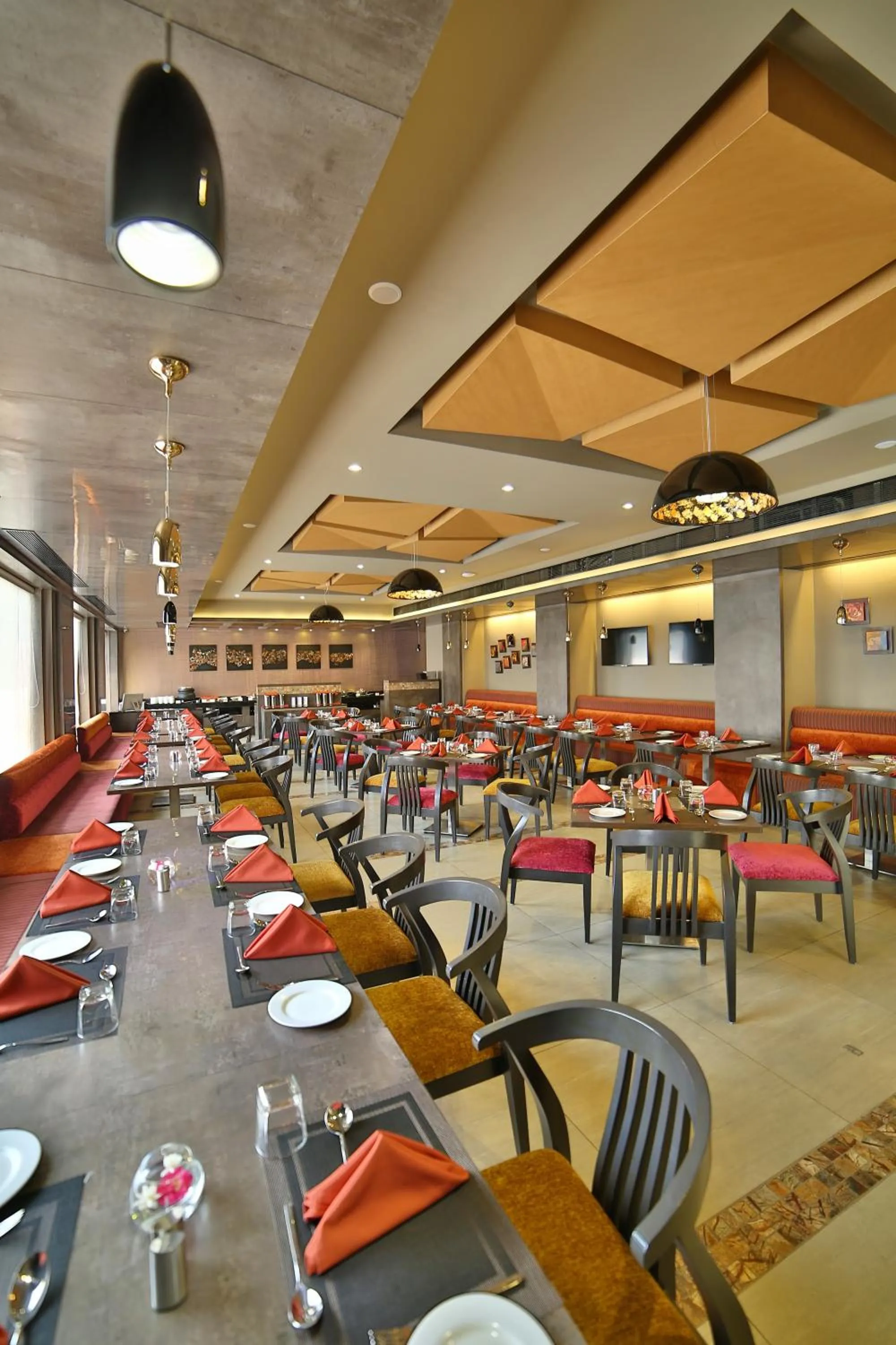 Restaurant/places to eat in HOTEL G EXPRESS Formerly Known as TGB Express