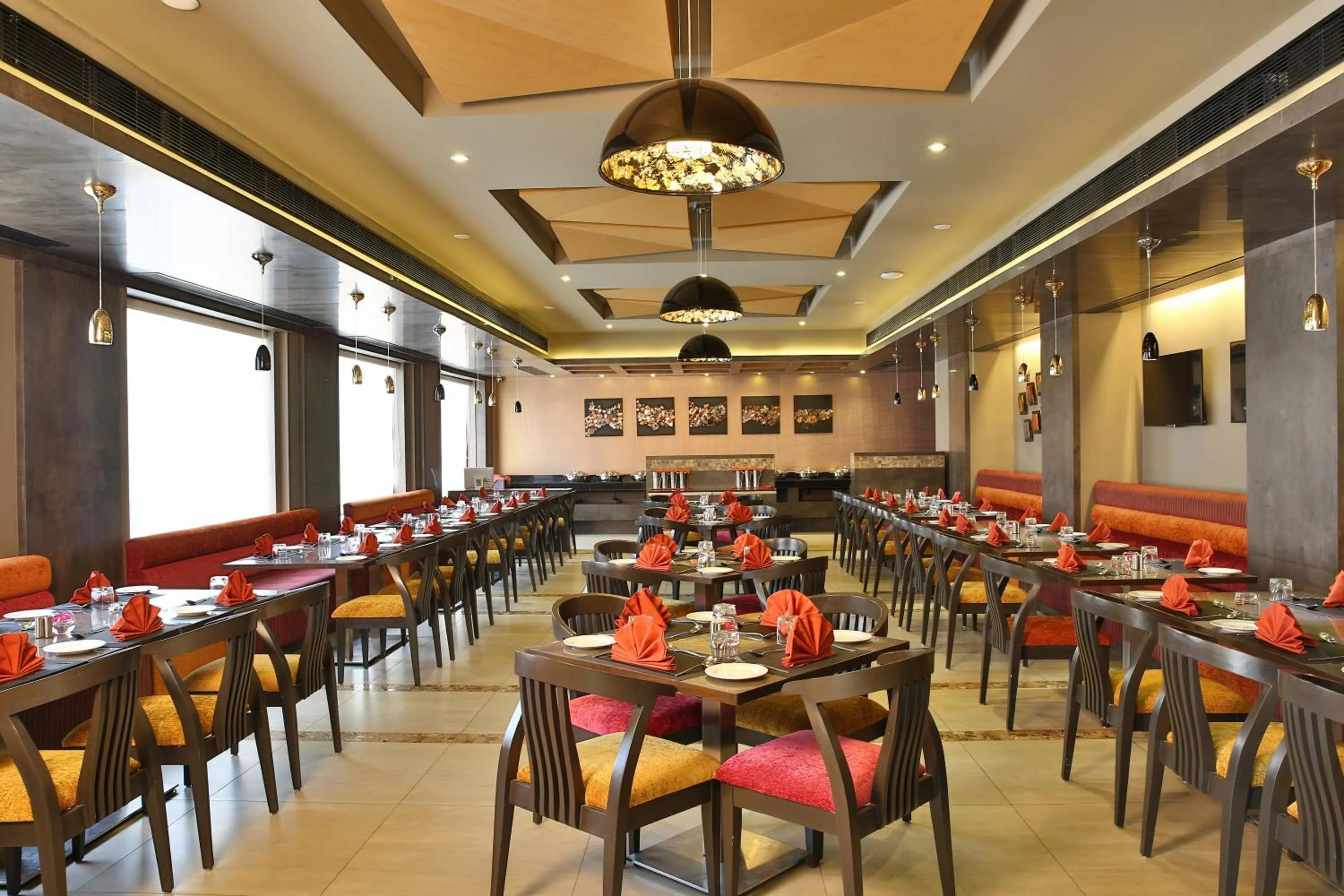 Restaurant/places to eat in HOTEL G EXPRESS Formerly Known as TGB Express