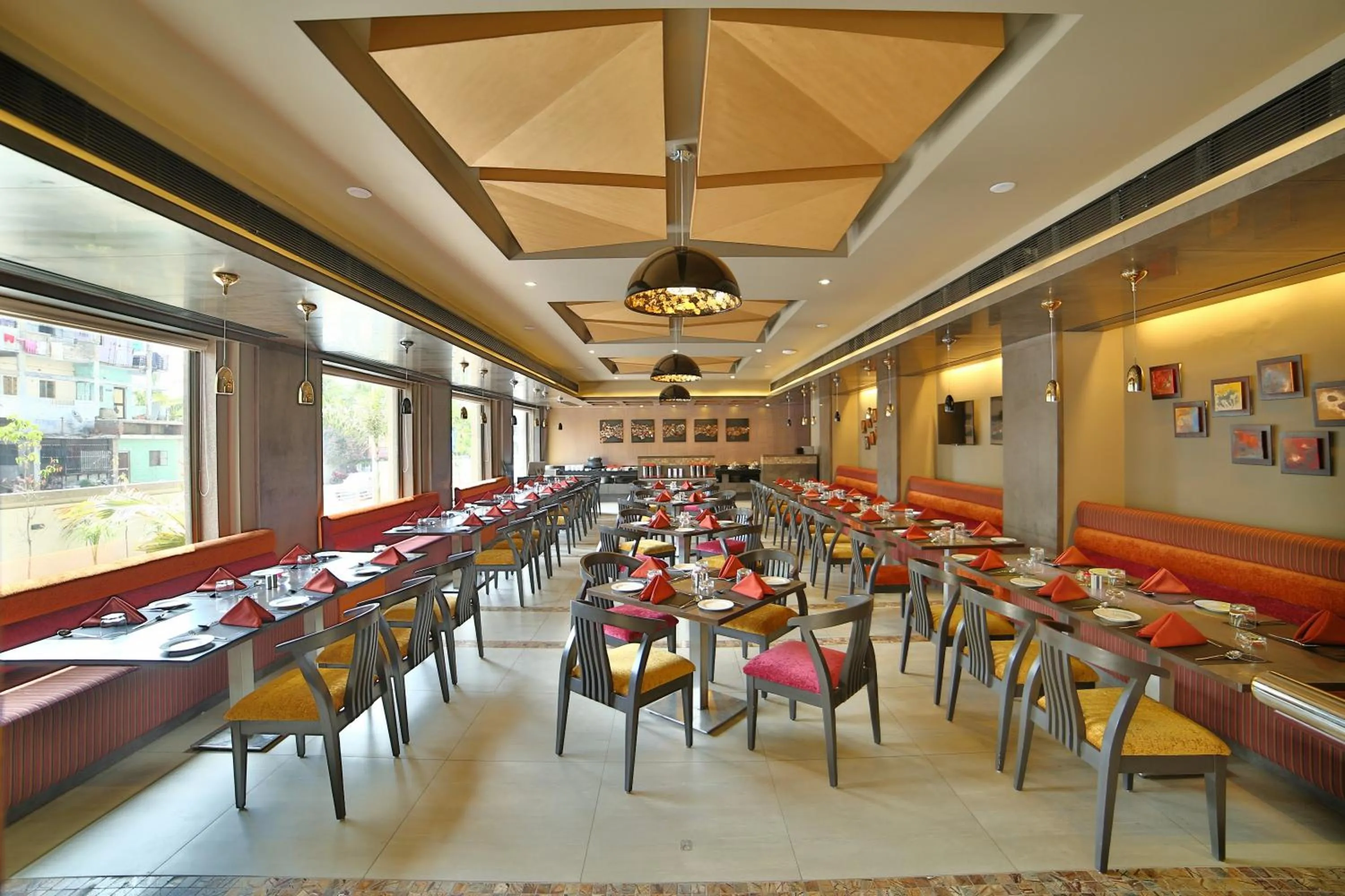 Restaurant/places to eat in HOTEL G EXPRESS Formerly Known as TGB Express