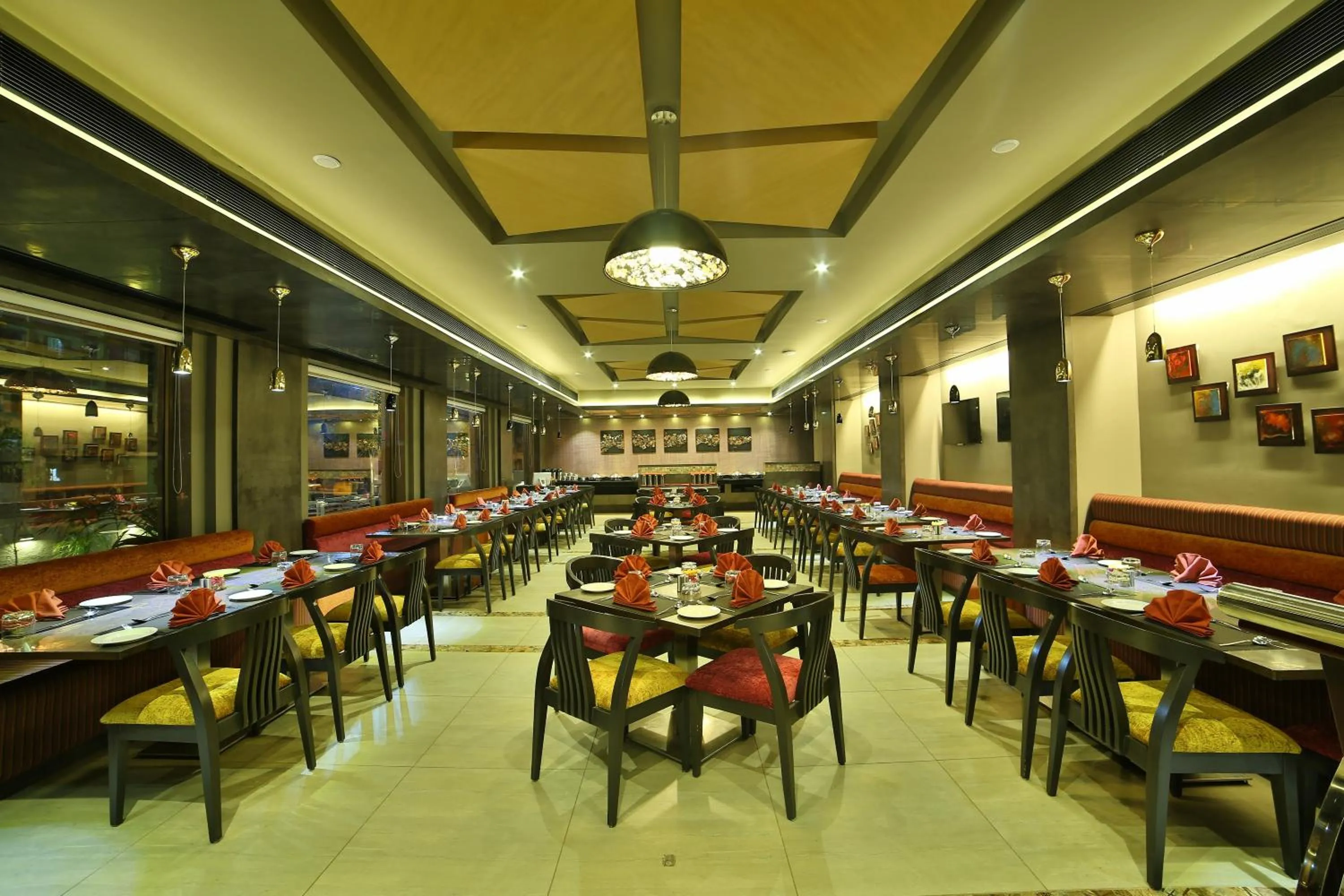 Restaurant/places to eat in HOTEL G EXPRESS Formerly Known as TGB Express