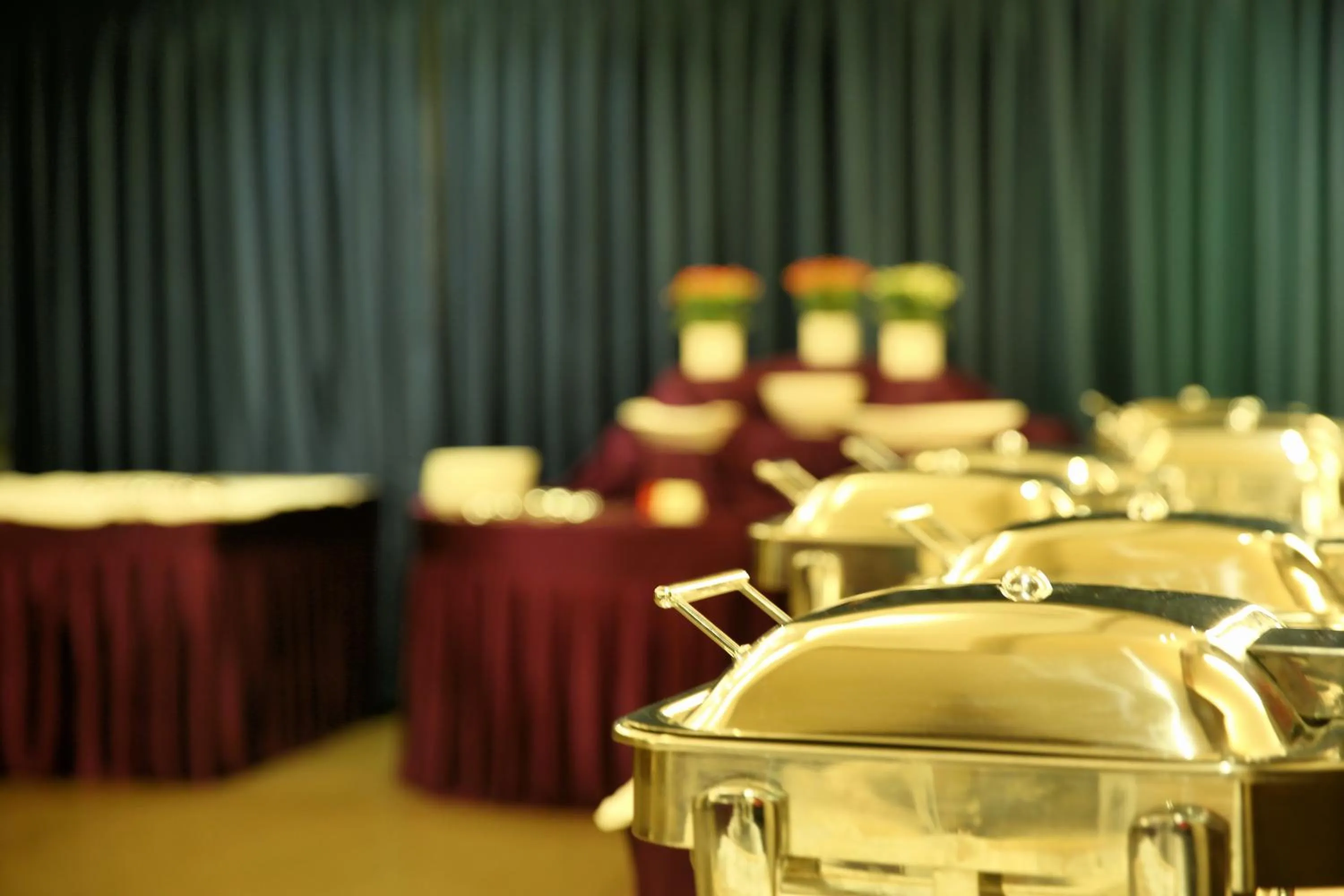 Restaurant/places to eat in HOTEL G EXPRESS Formerly Known as TGB Express