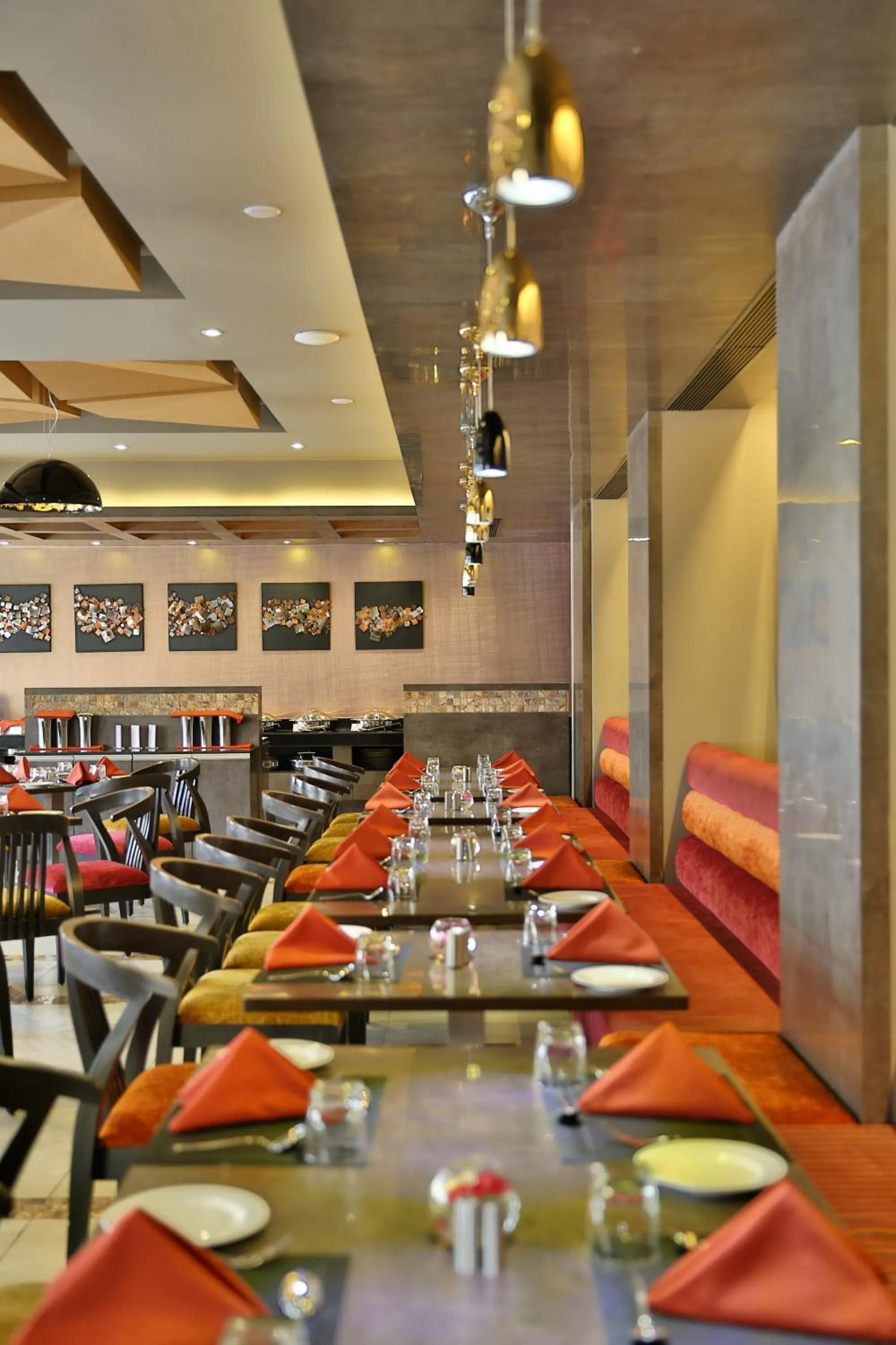 Restaurant/places to eat in HOTEL G EXPRESS Formerly Known as TGB Express