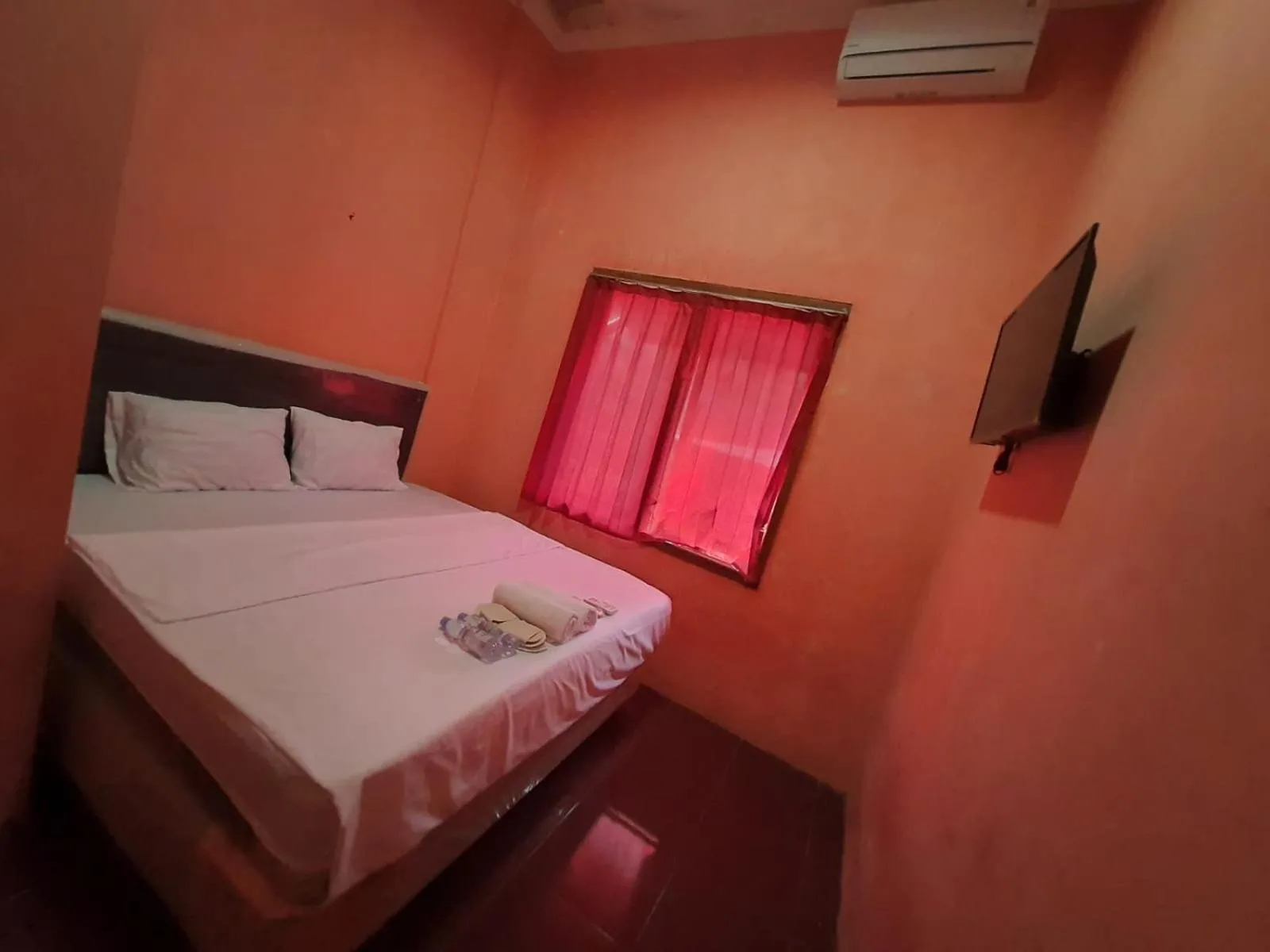 Bed in Pakde air cafe and homestay Grabag Magelang Mitra RedDoorz