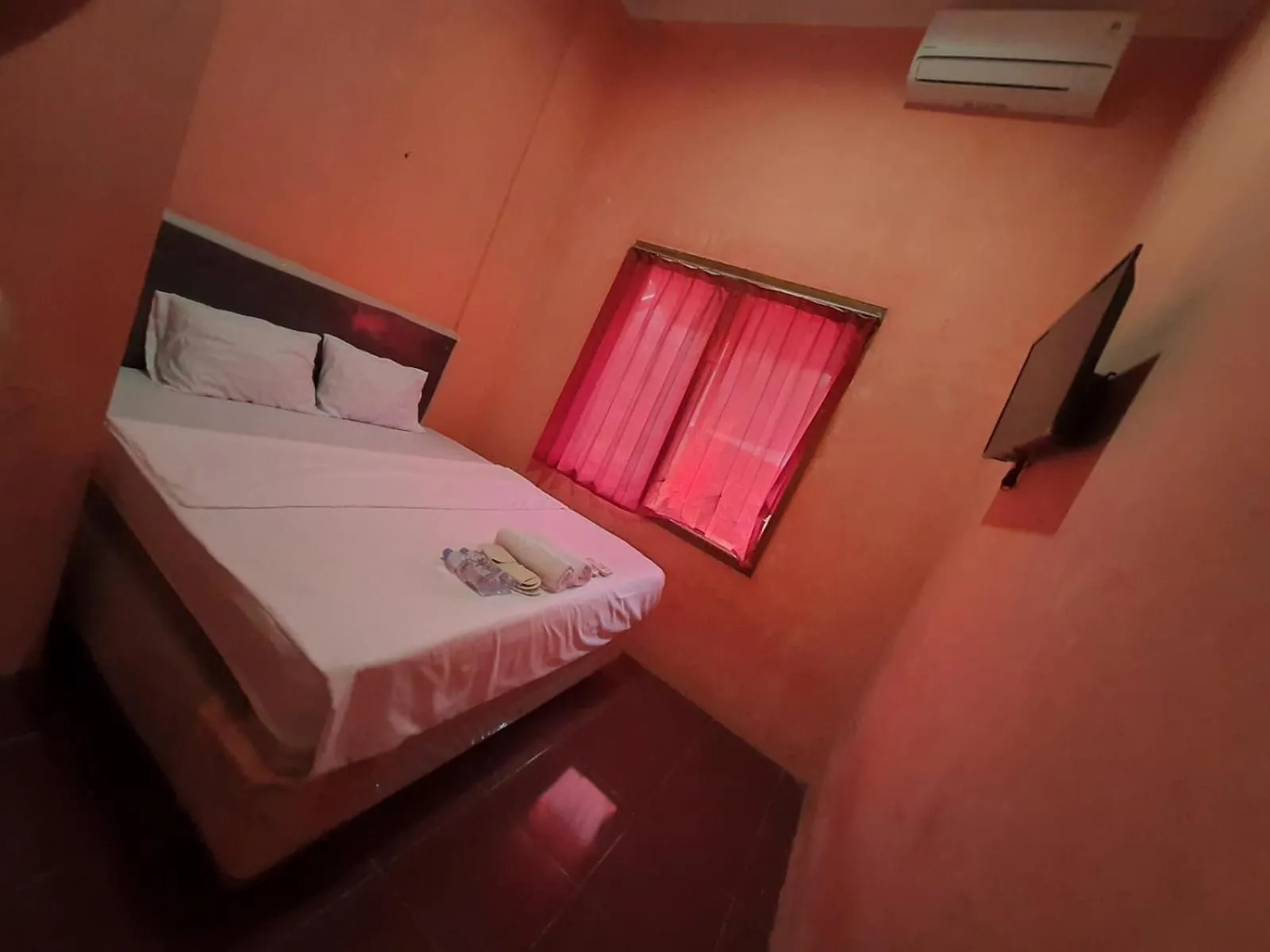 Bed in Pakde air cafe and homestay Grabag Magelang Mitra RedDoorz