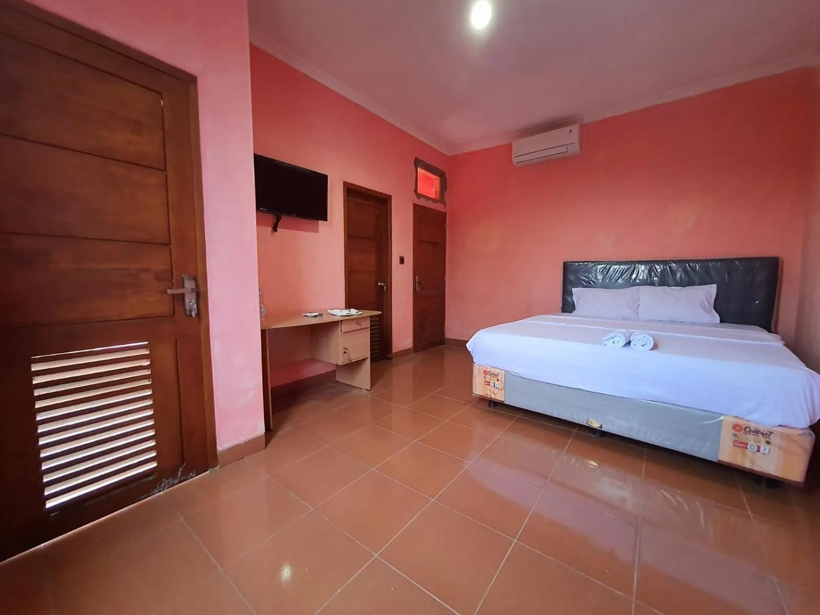 Bed in Pakde air cafe and homestay Grabag Magelang Mitra RedDoorz