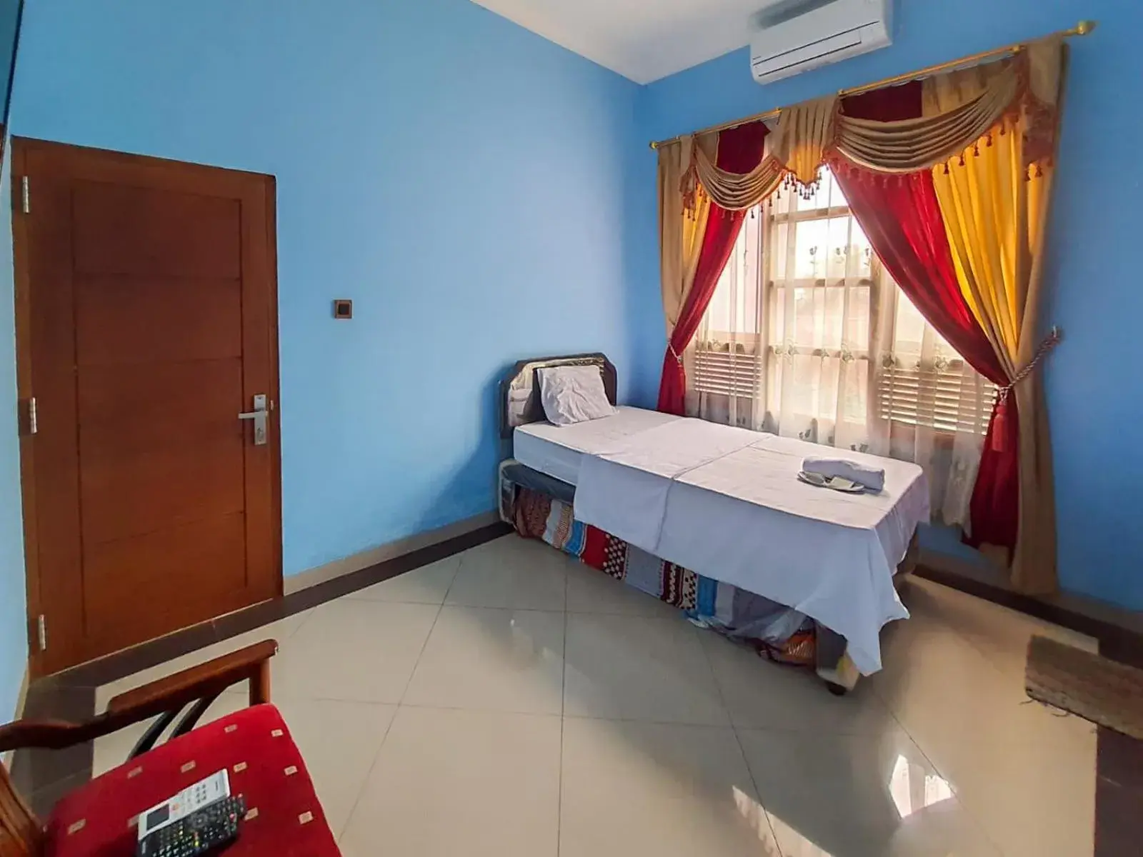 Single Room - single occupancy in Pakde air cafe and homestay Grabag Magelang Mitra RedDoorz Single Room - single occupancy in Pakde air cafe and homestay Grabag Magelang Mitra RedDoorz