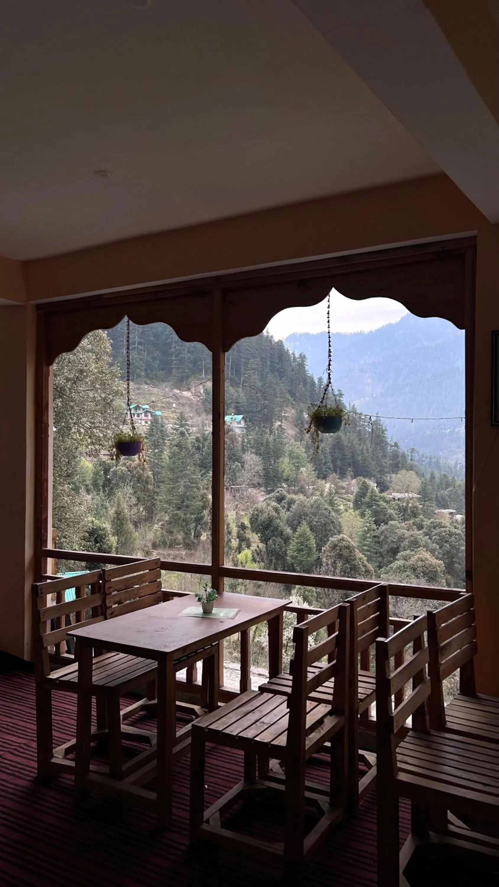 Restaurant/places to eat in MOZO Inn&Cafe Jibhi