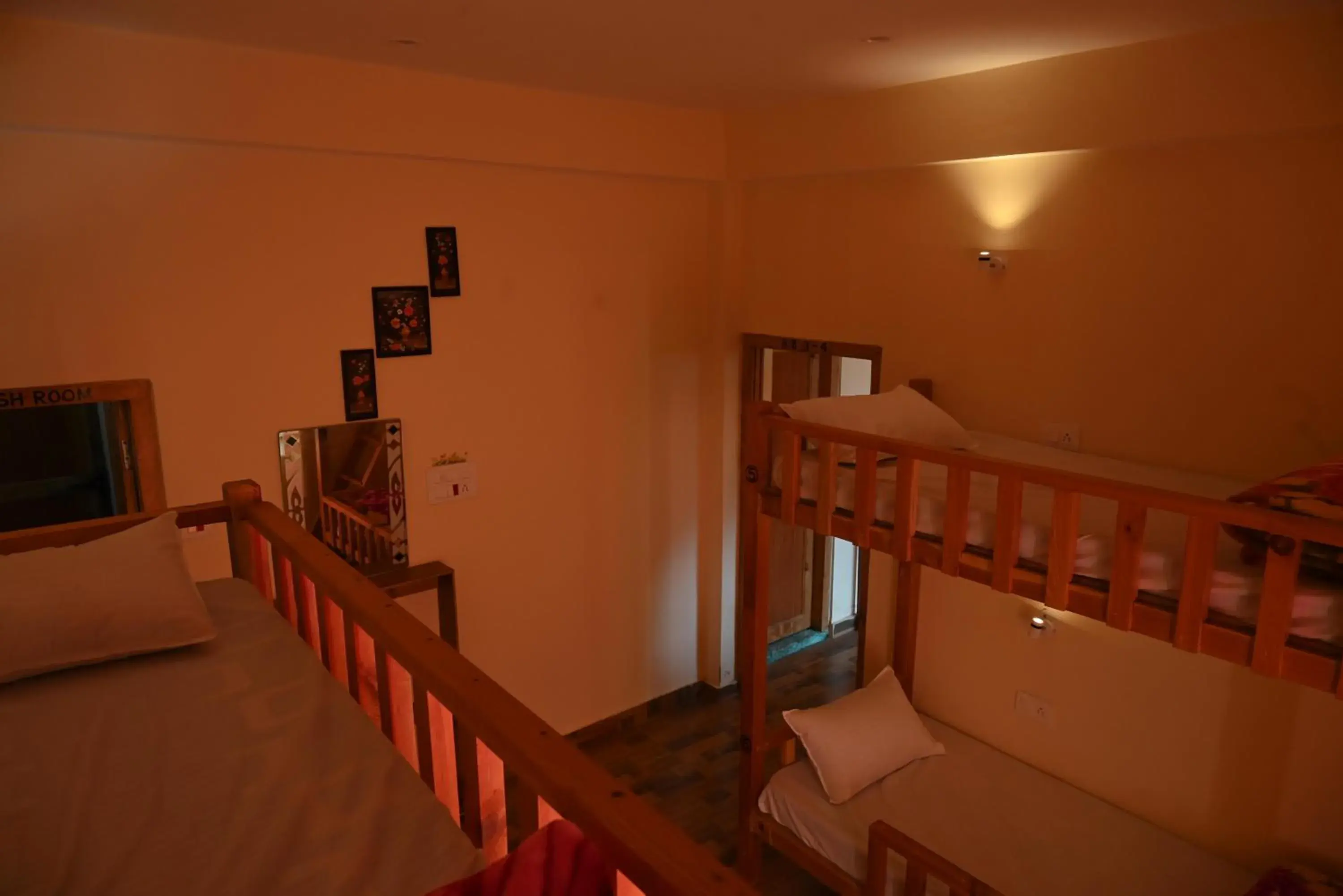 Bunk Bed in Female Dormitory Room in MOZO Inn&Cafe Jibhi Bunk Bed in Female Dormitory Room in MOZO Inn&Cafe Jibhi