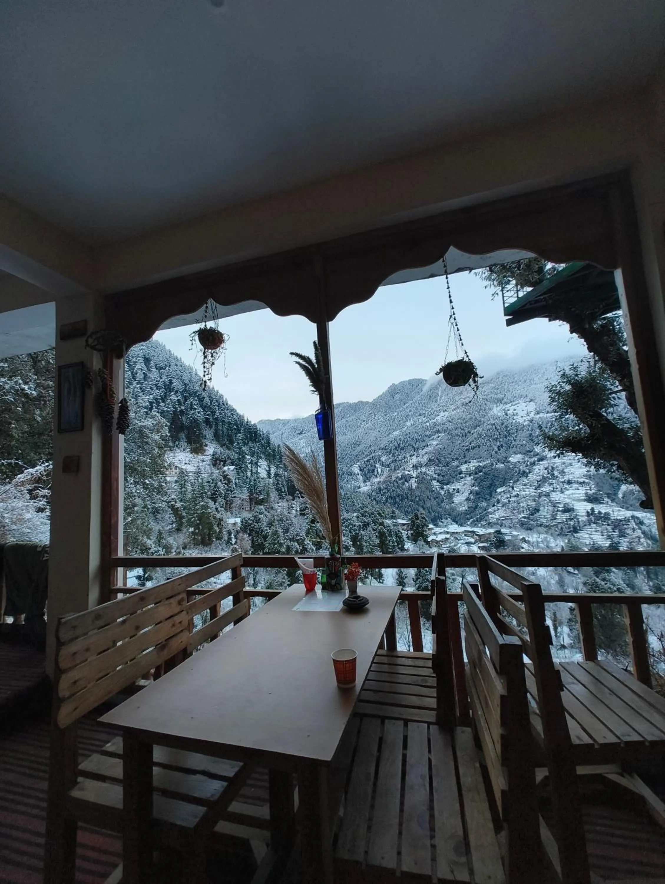 Restaurant/places to eat in MOZO Inn&Cafe Jibhi