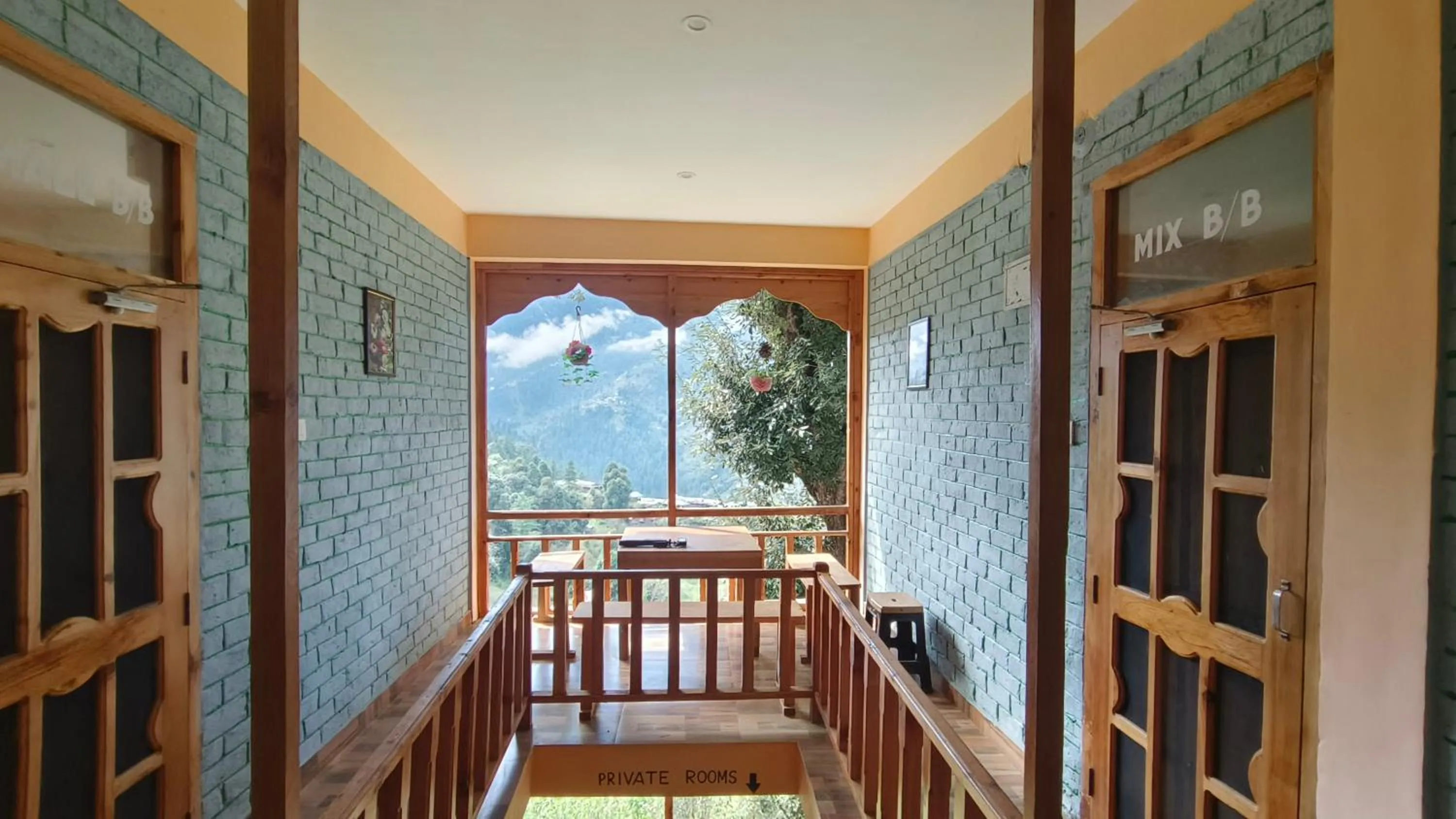 Balcony/Terrace in MOZO Inn&Cafe Jibhi