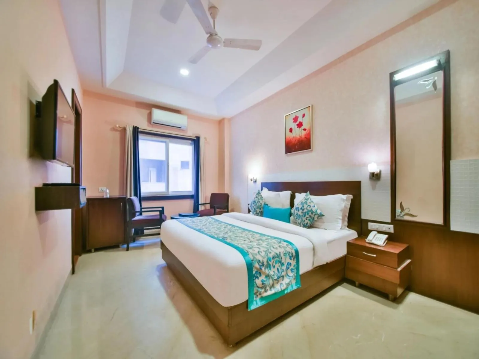 Bedroom, Bed in Hotel Yois