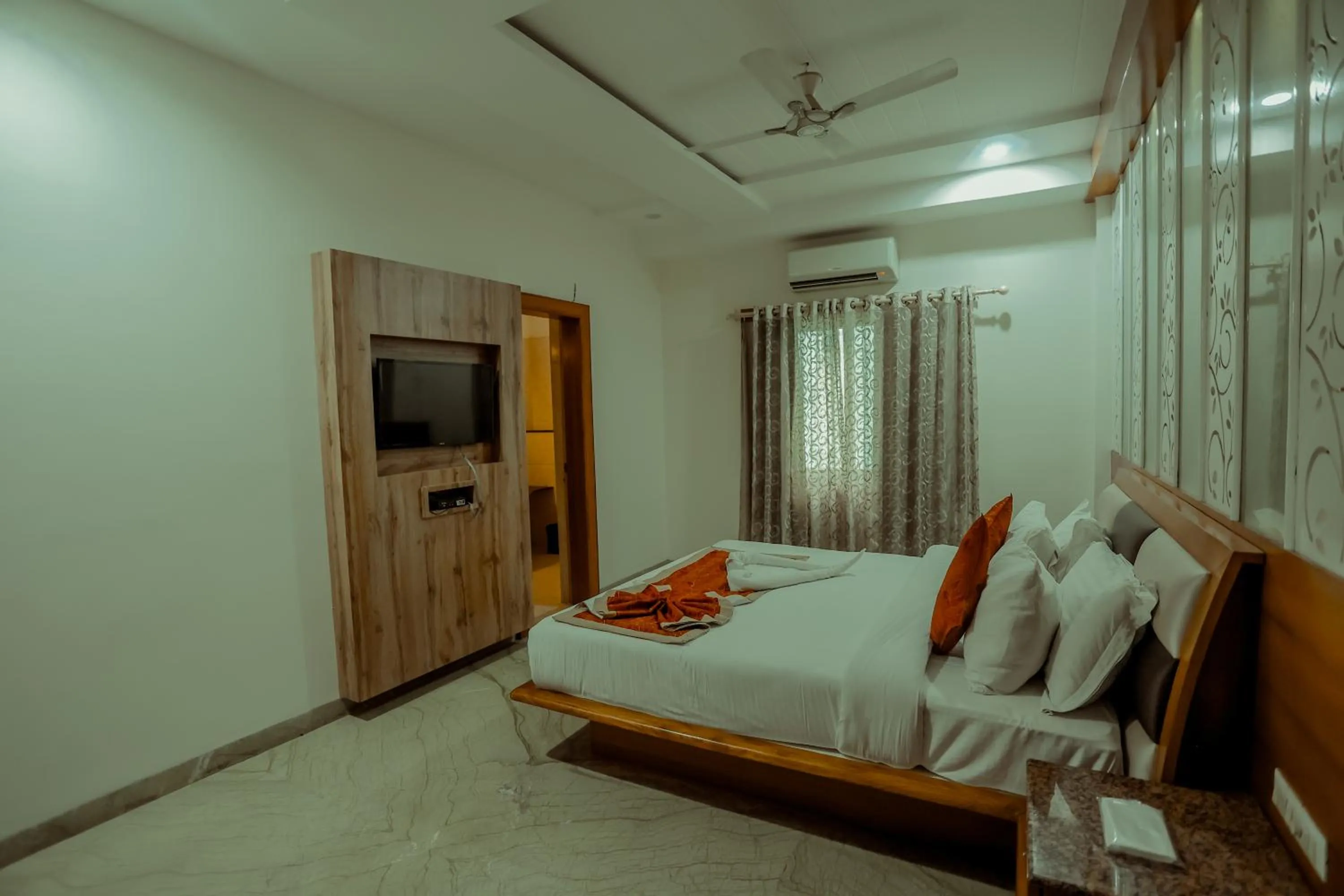 Photo of the whole room, Bed in Hotel Yois