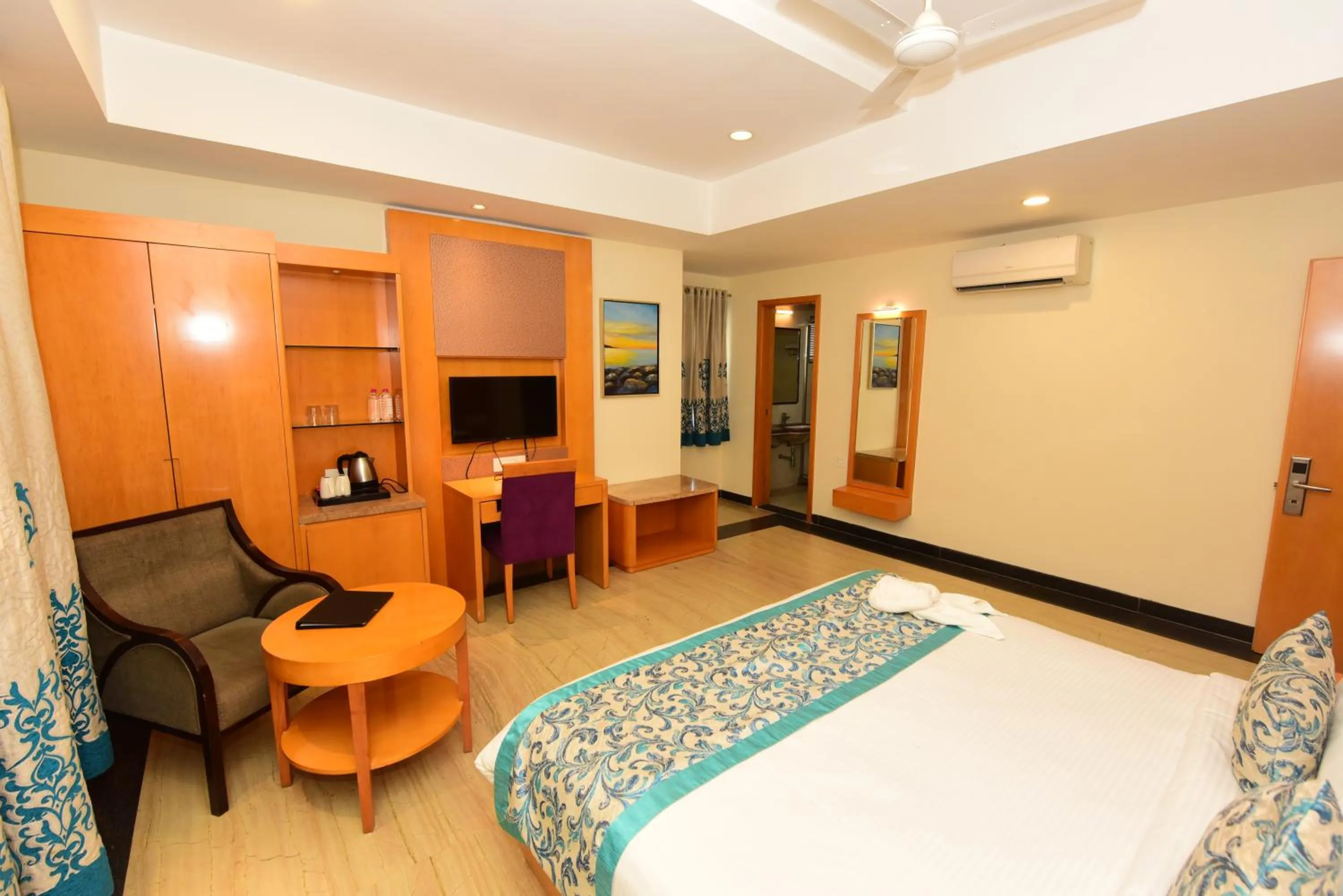 Photo of the whole room, Bed in Hotel Yois