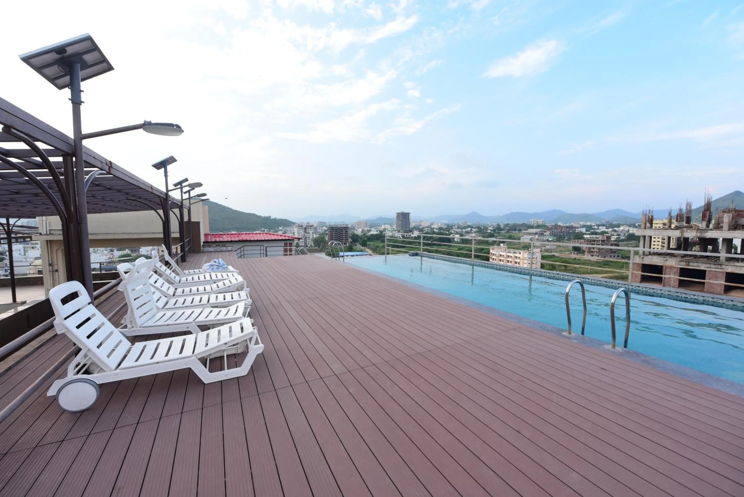 Swimming pool in Hotel Yois