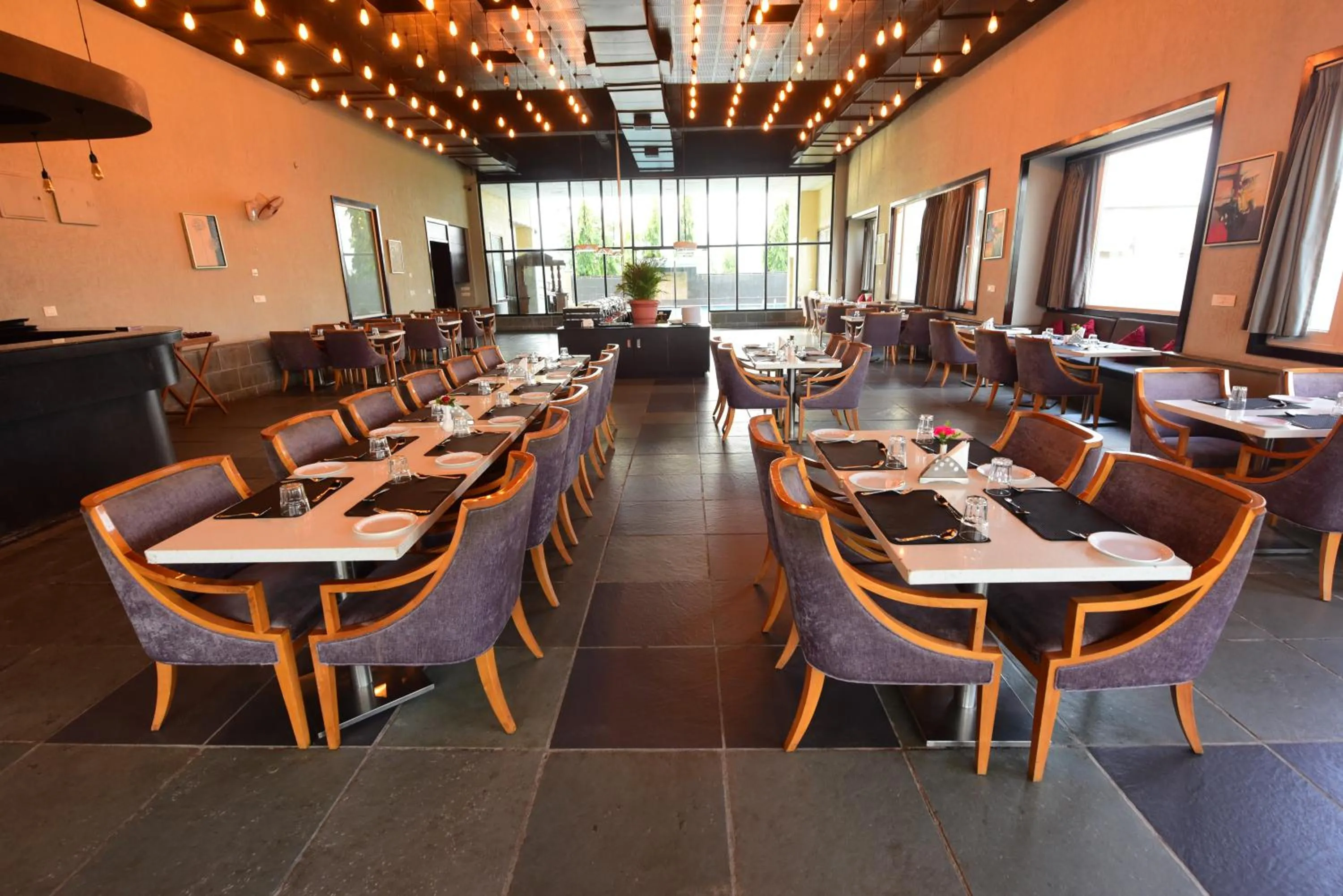 Restaurant/places to eat in Hotel Yois