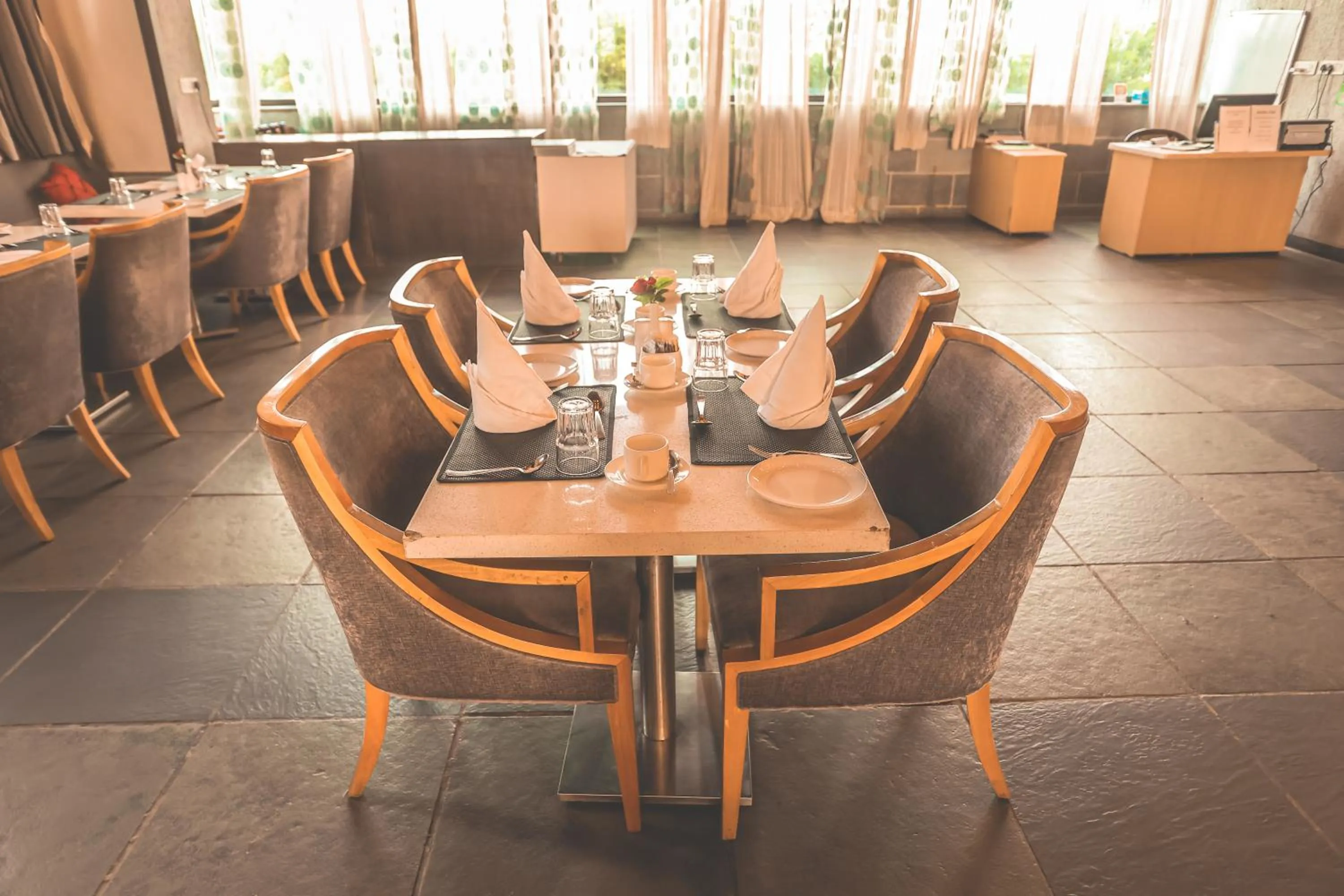 Restaurant/places to eat in Hotel Yois