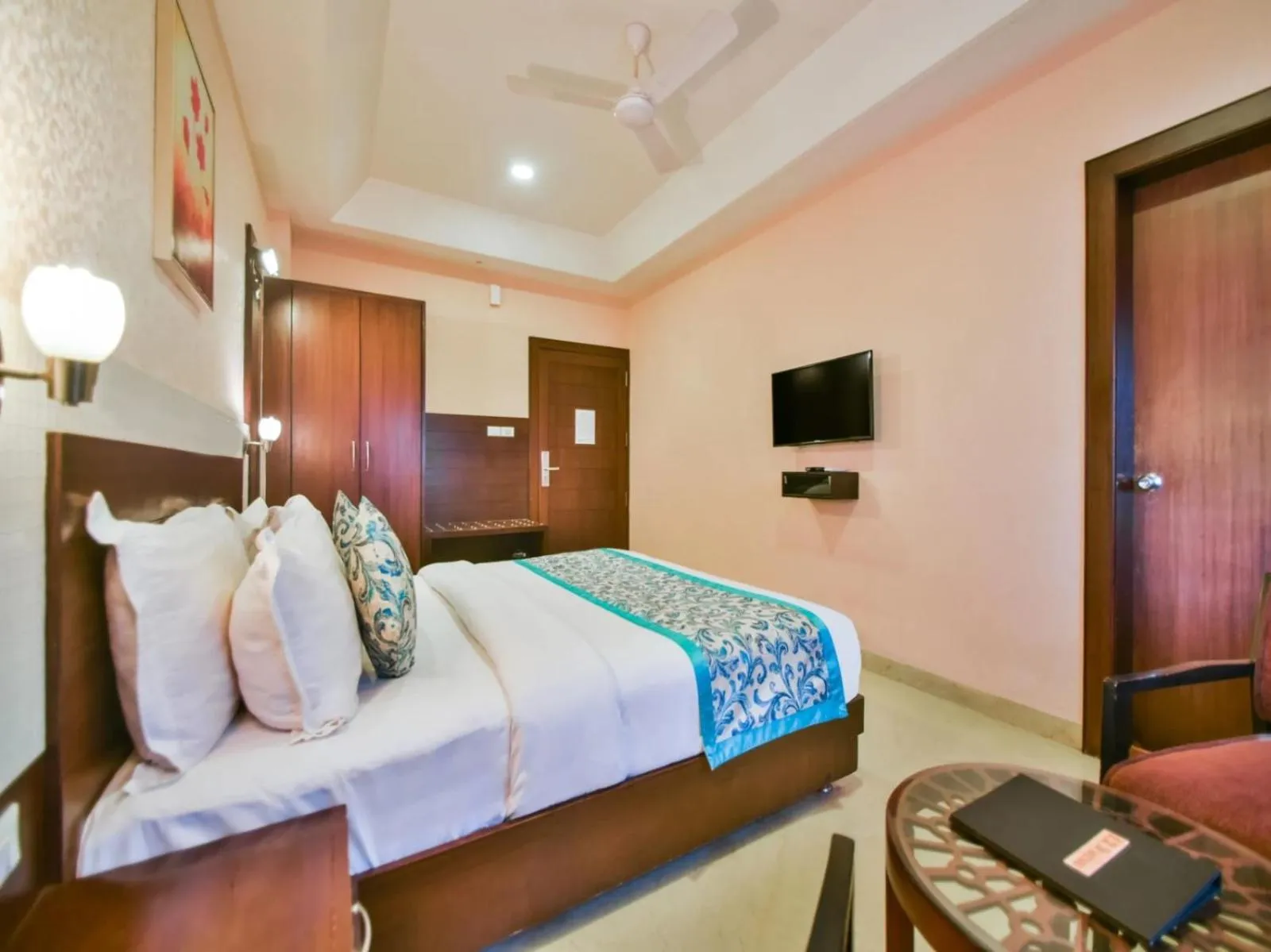 Bedroom, Bed in Hotel Yois