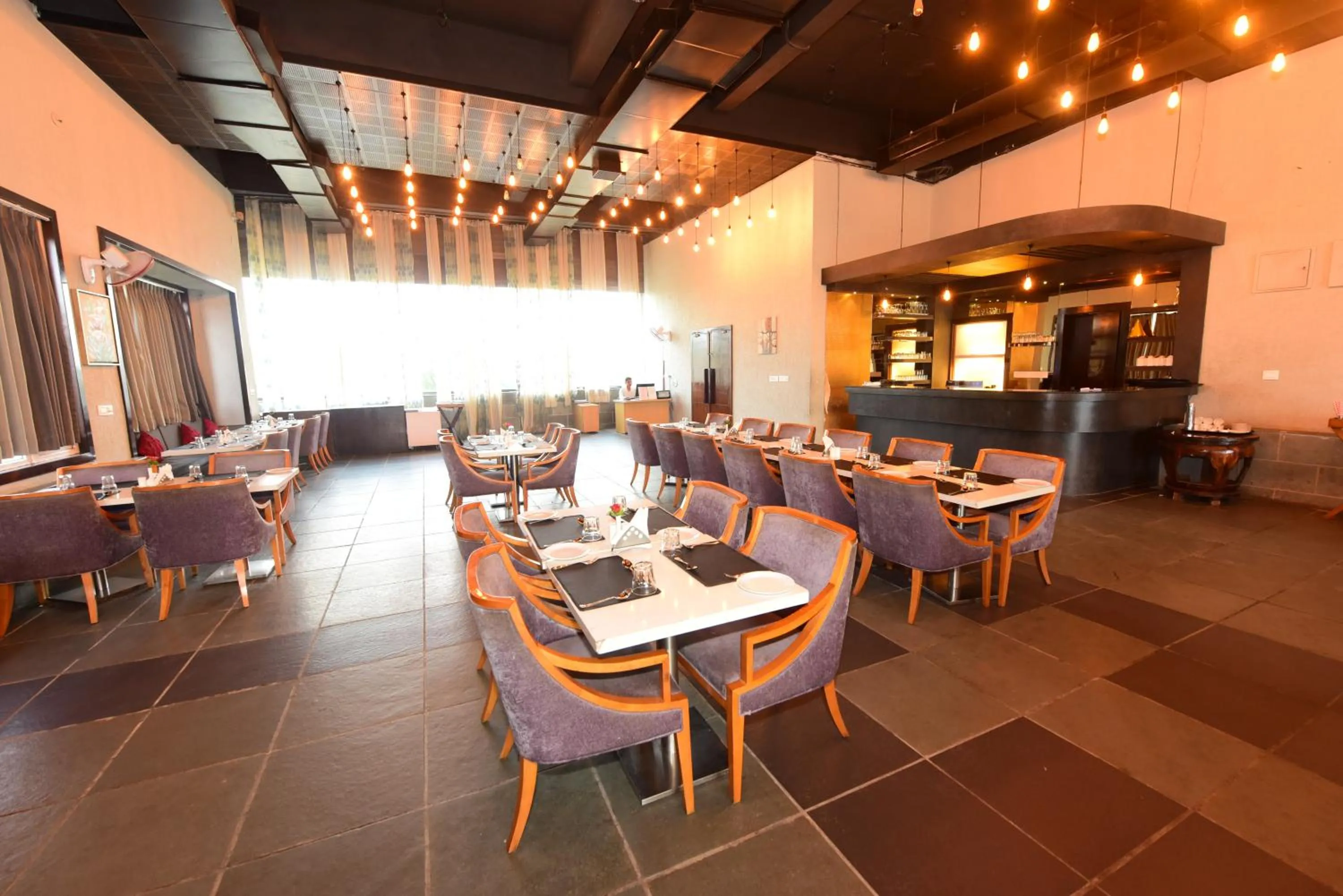 Restaurant/places to eat in Hotel Yois