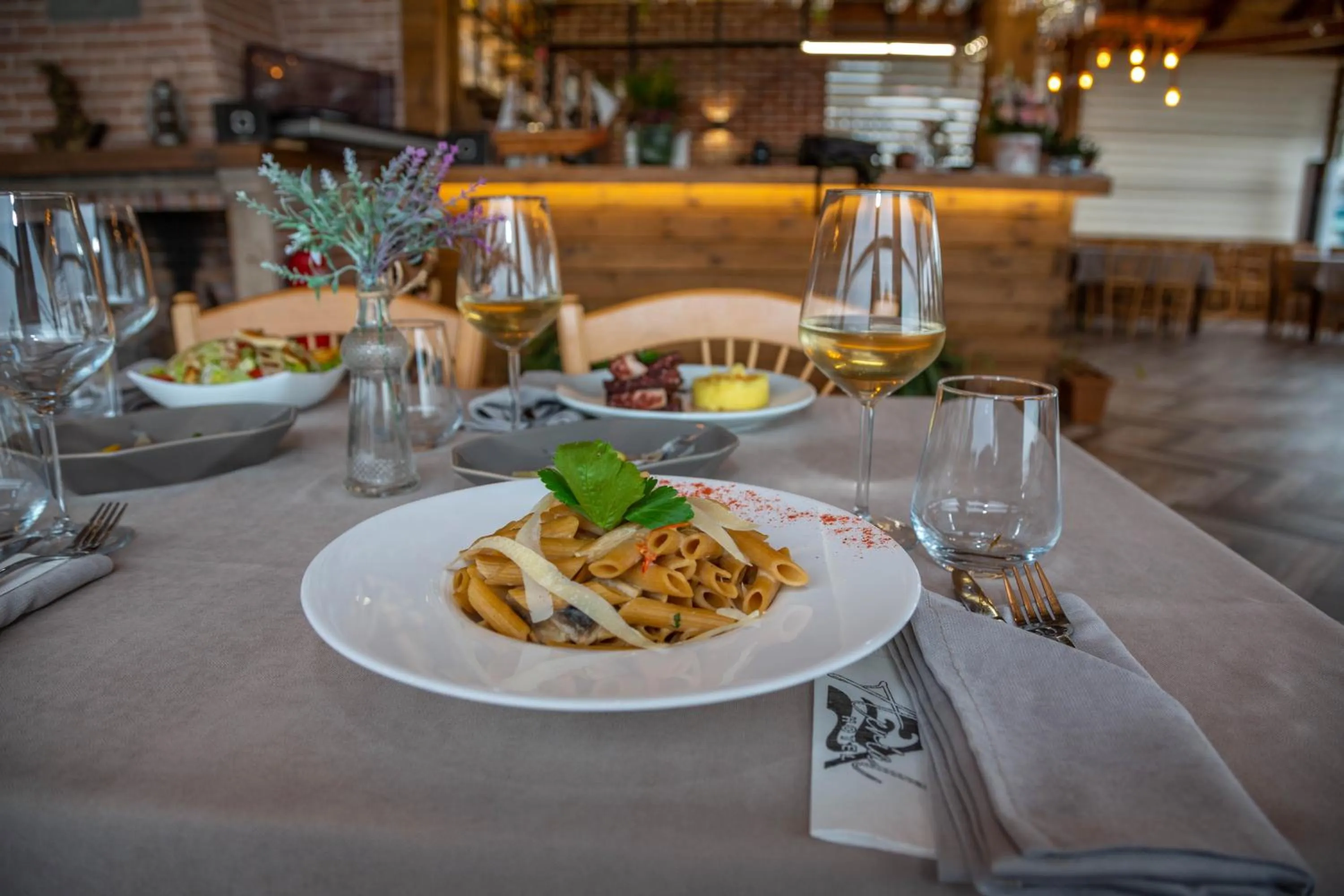 Restaurant/places to eat in Aerial Hotel & Spa