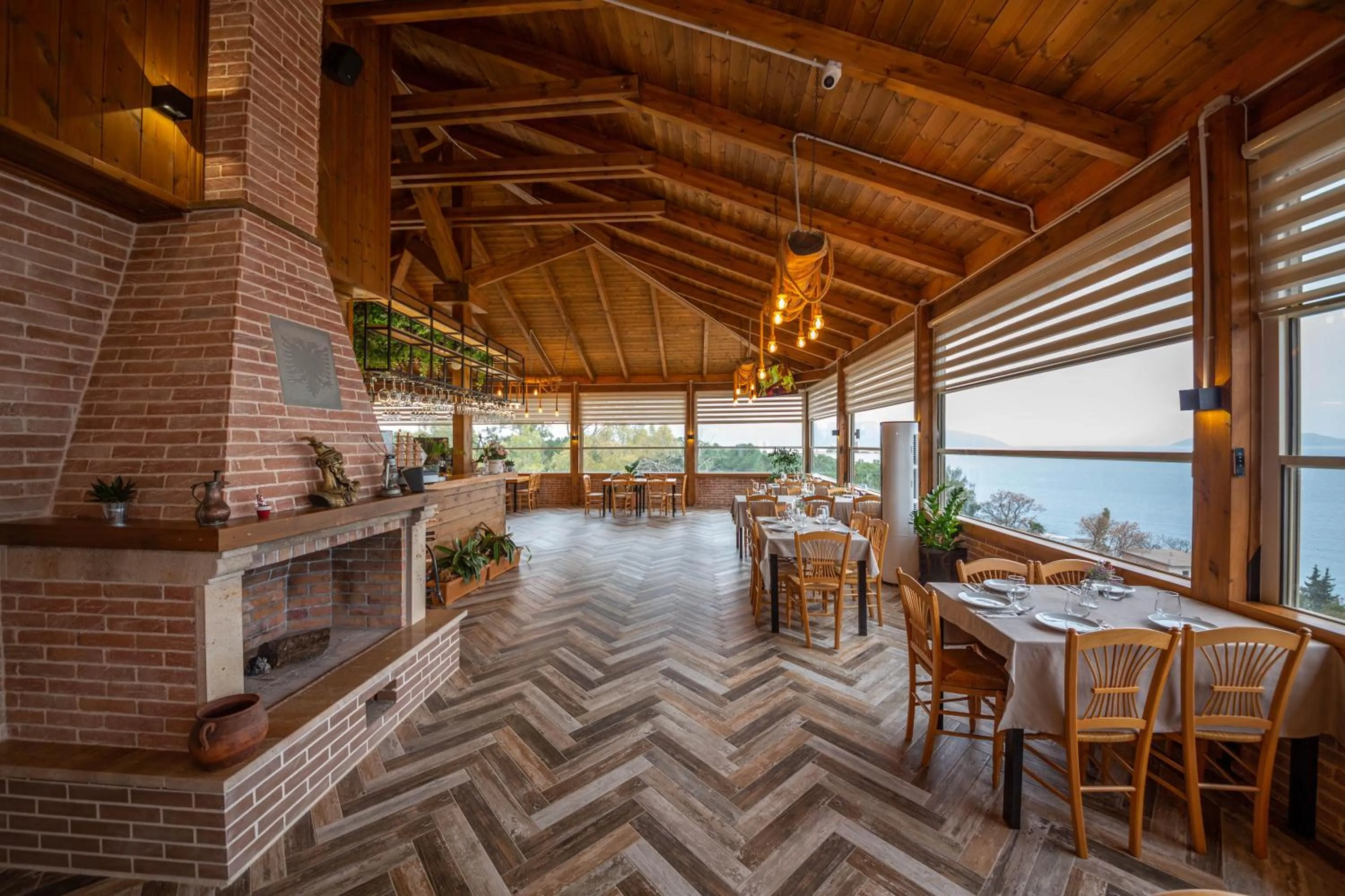 Restaurant/places to eat in Aerial Hotel & Spa