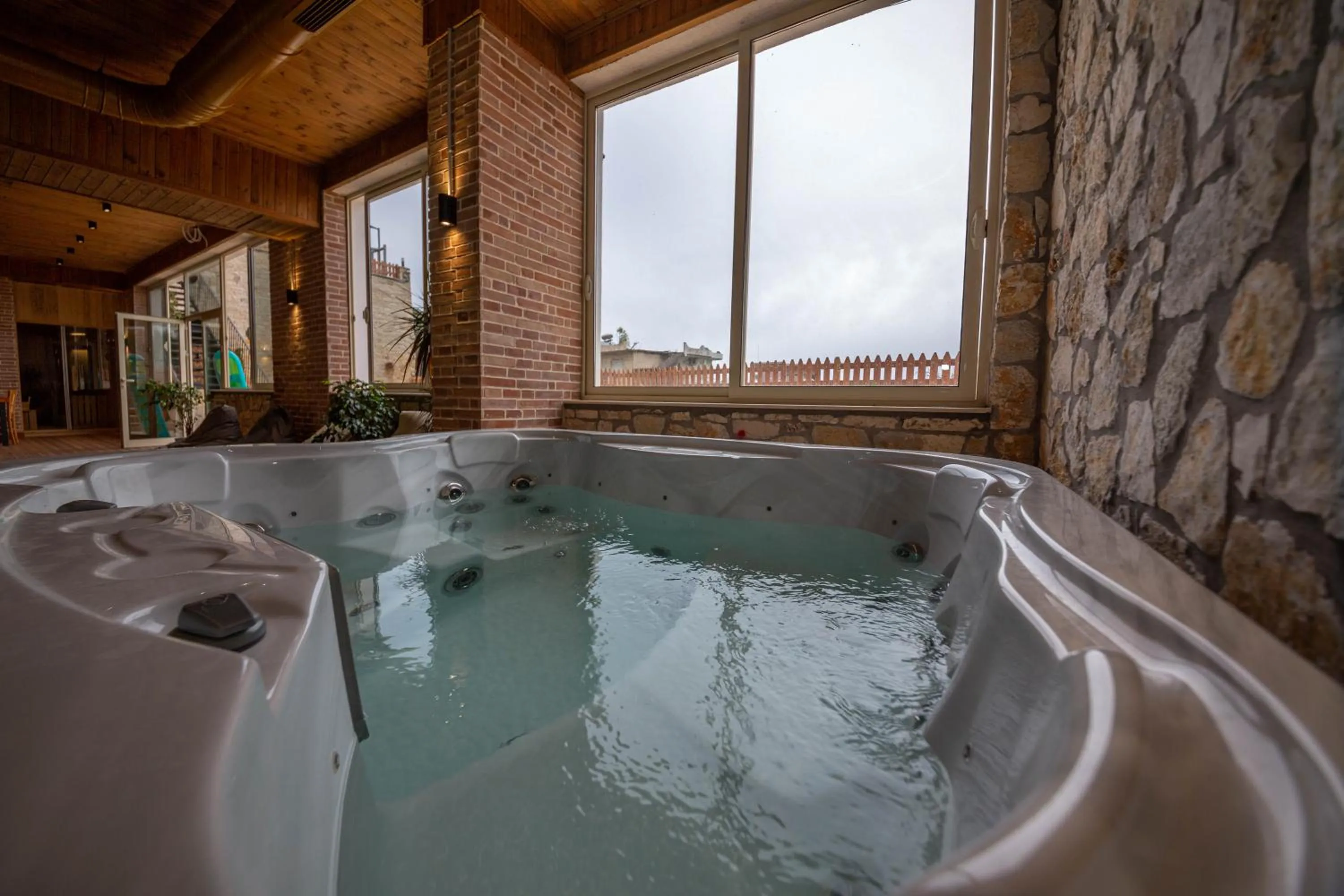 Hot Tub in Aerial Hotel & Spa