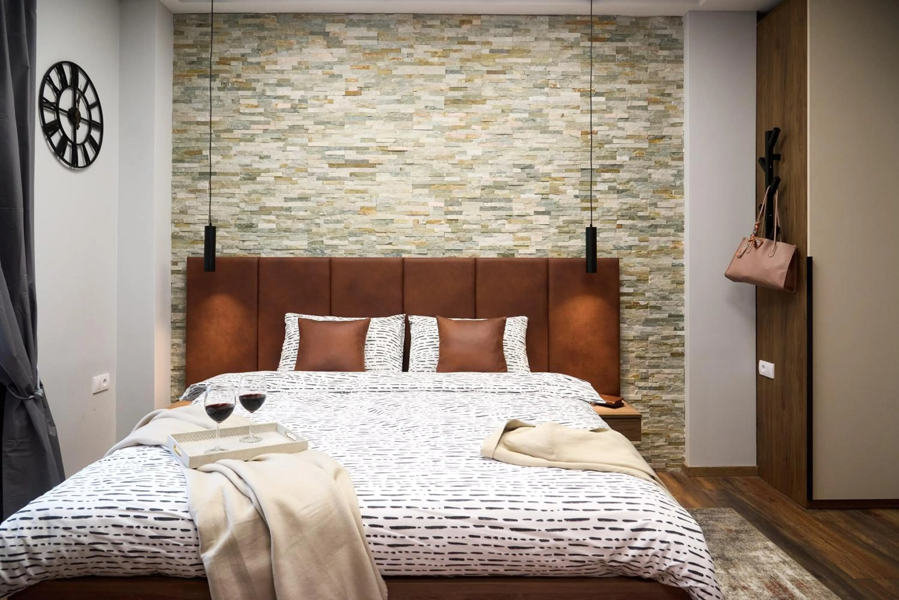 Bed in Manoir Apartments City Center