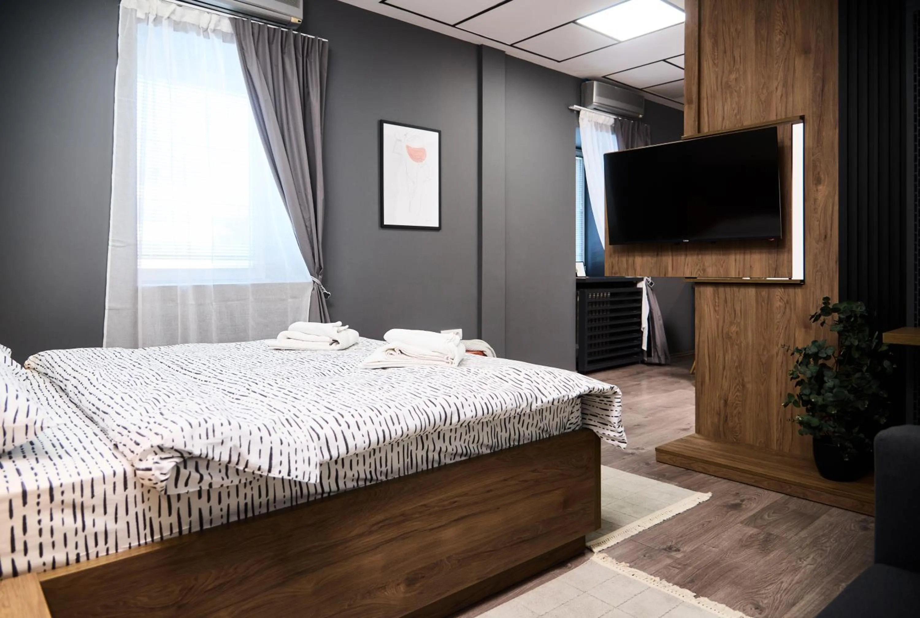 Bed in Manoir Apartments City Center