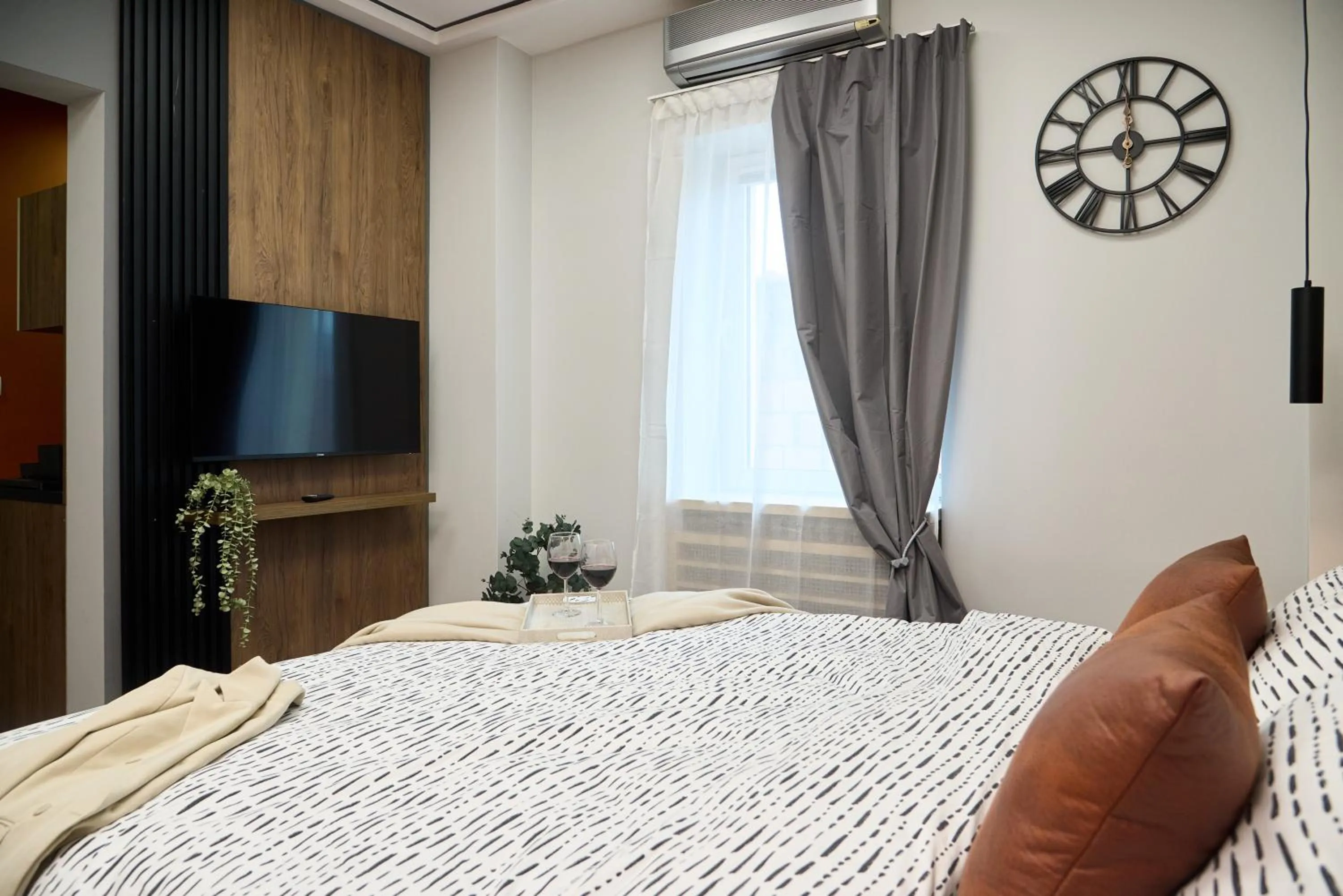 Bed in Manoir Apartments City Center