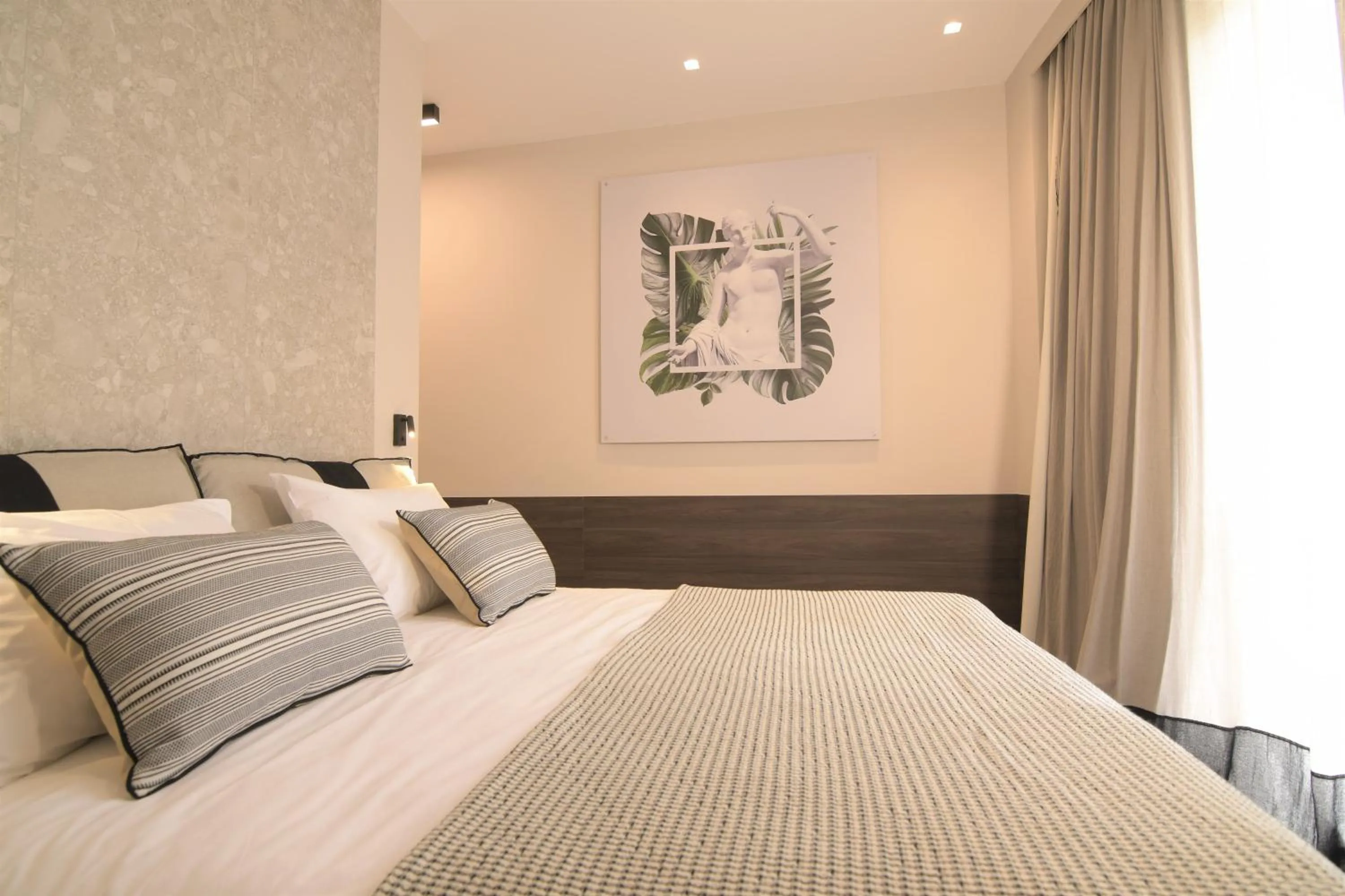 Photo of the whole room, Bed in Cityzoe Athens Suites