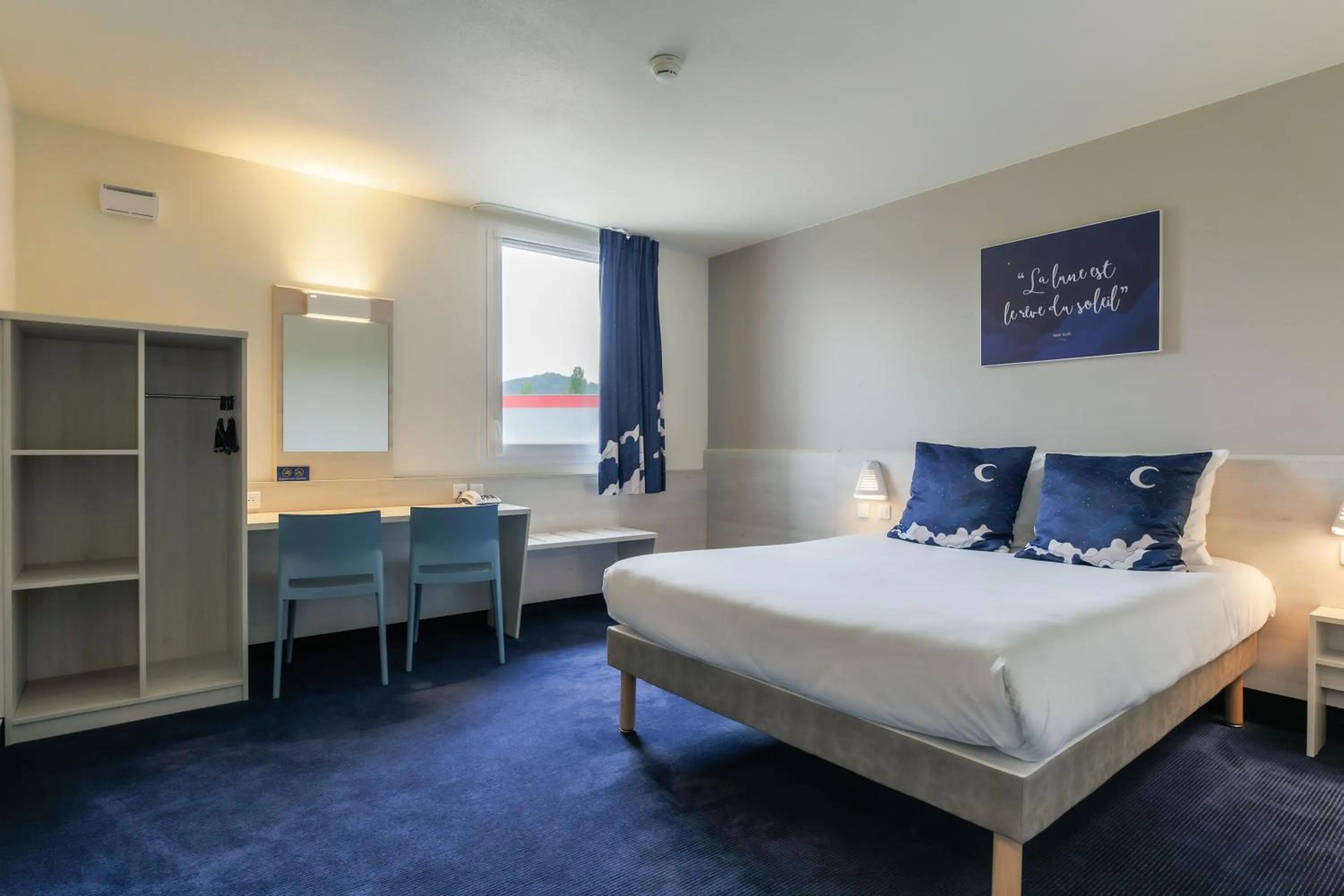 Photo of the whole room, Bed in ACE Hôtel Thionville - Porte du Luxembourg