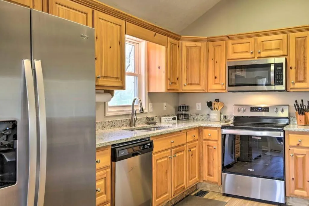 Less than 3 miles to Downtown with firepit