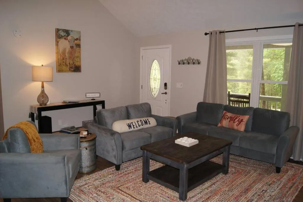 Less than 3 miles to Downtown with firepit