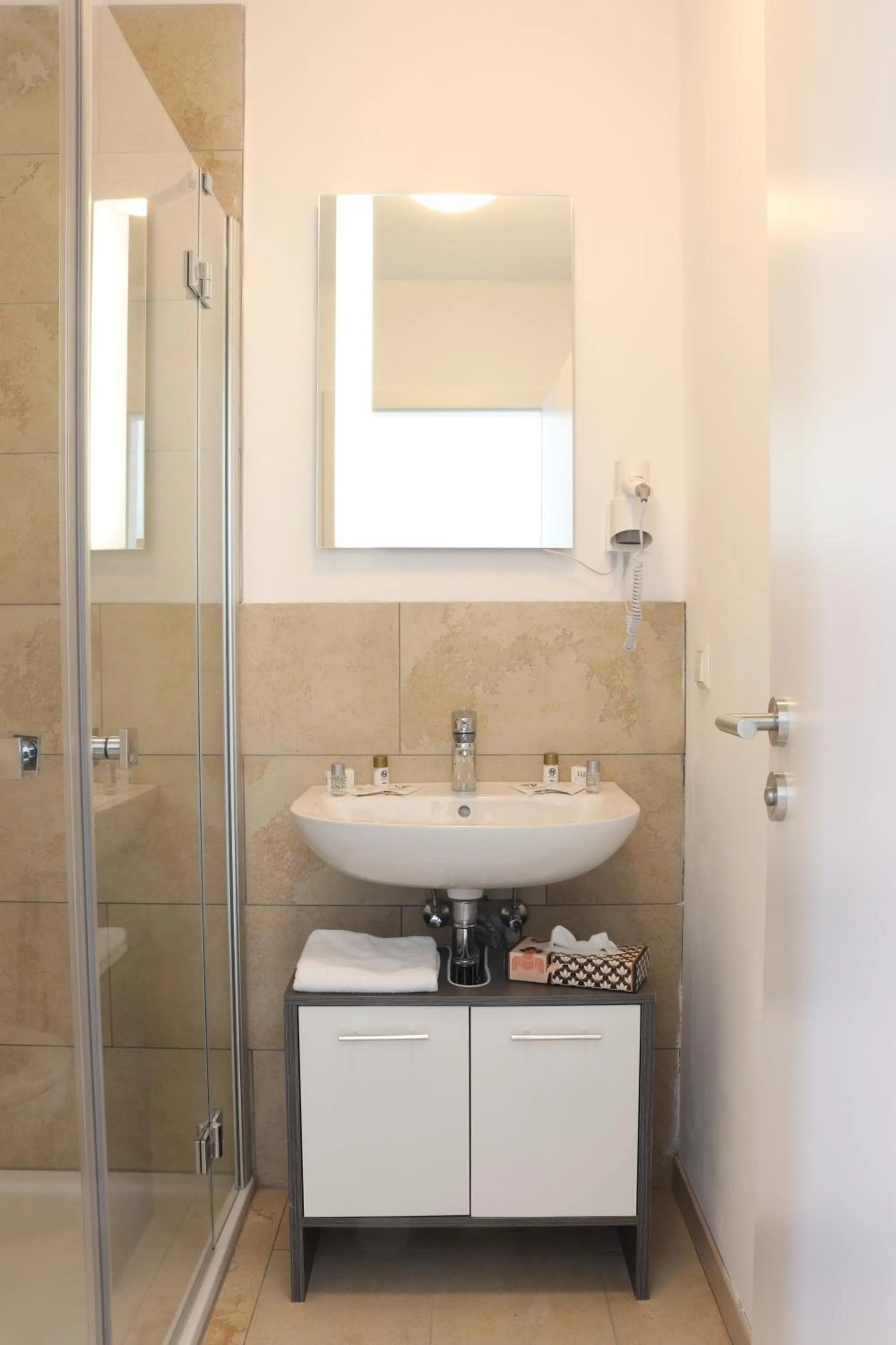 Bathroom in Motel Bergtheim - Self Check-in