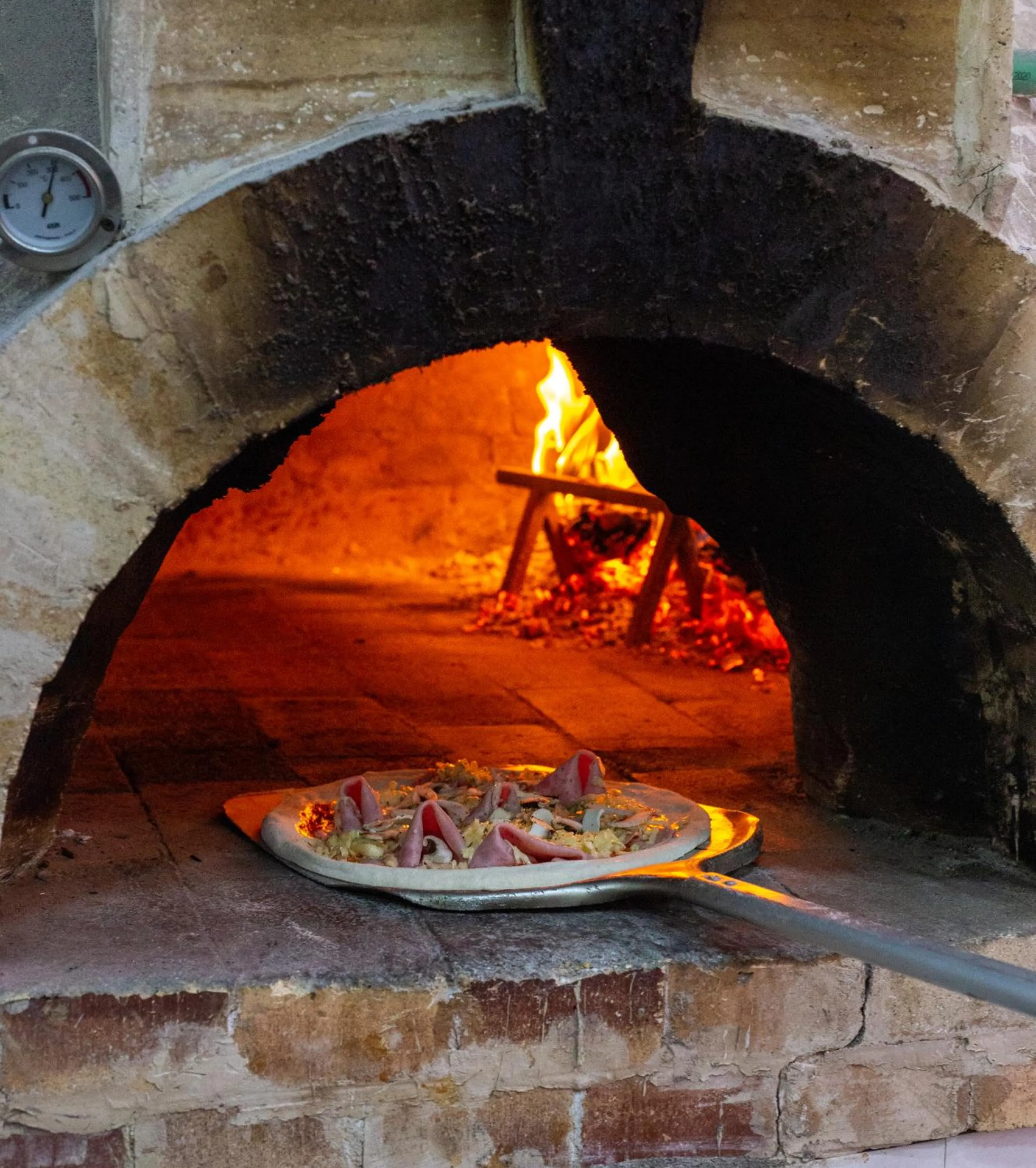 Restaurant/places to eat in Monogramlux