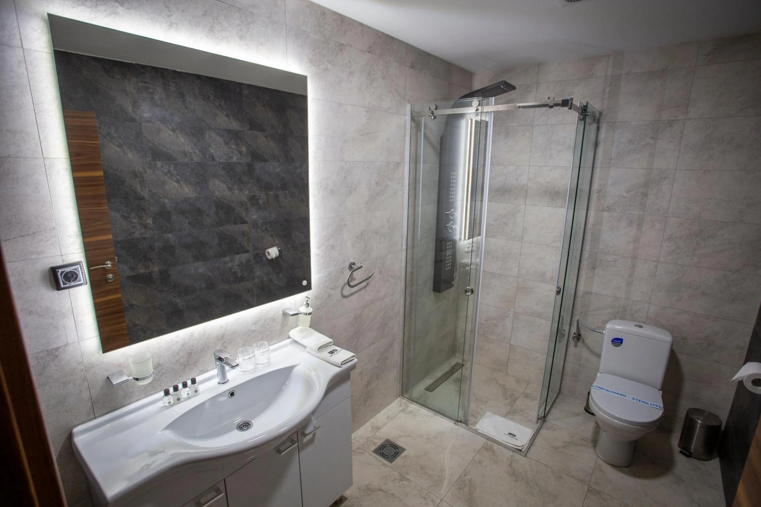 Toilet in Monogramlux