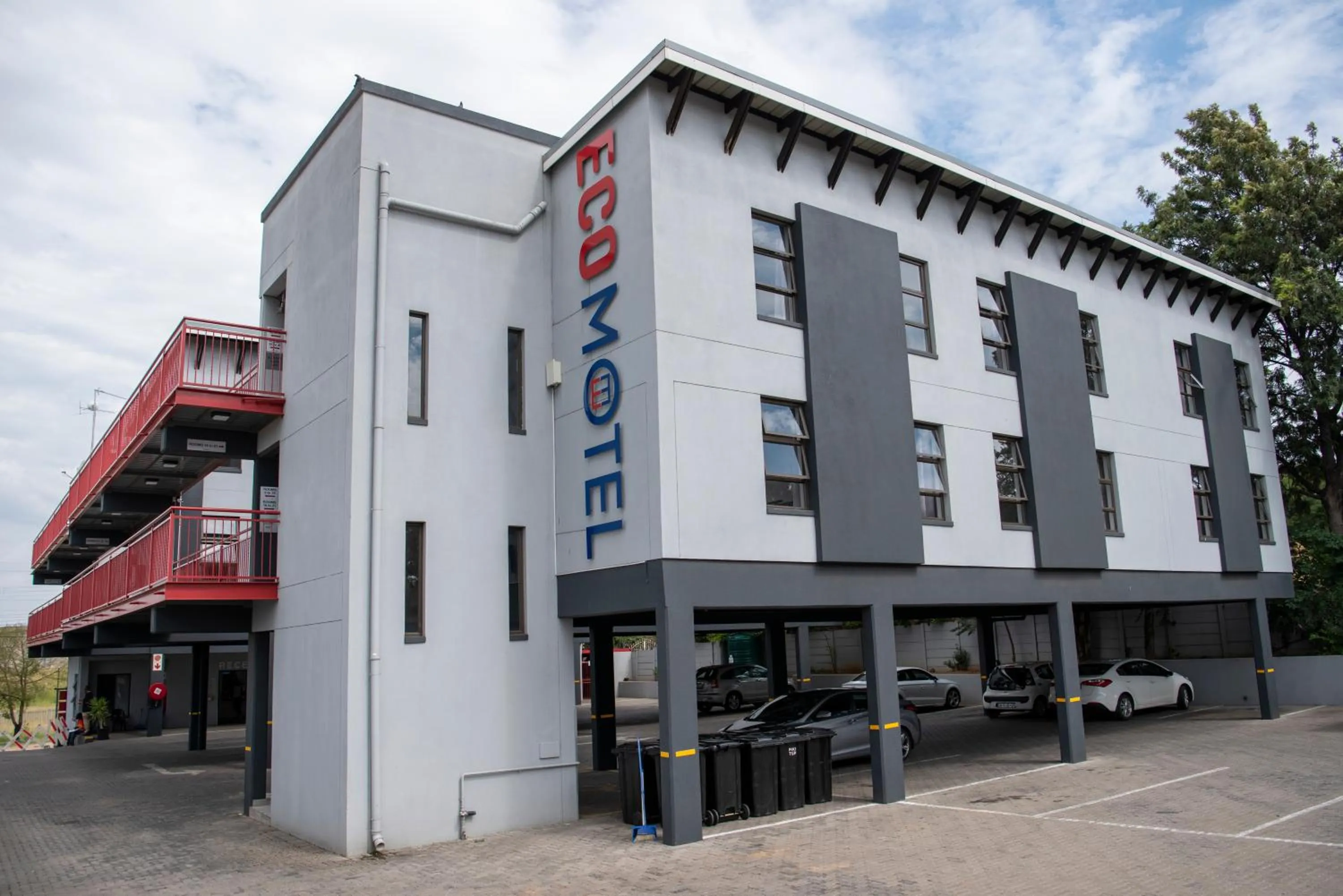 Property building in Ecomotel Marlboro