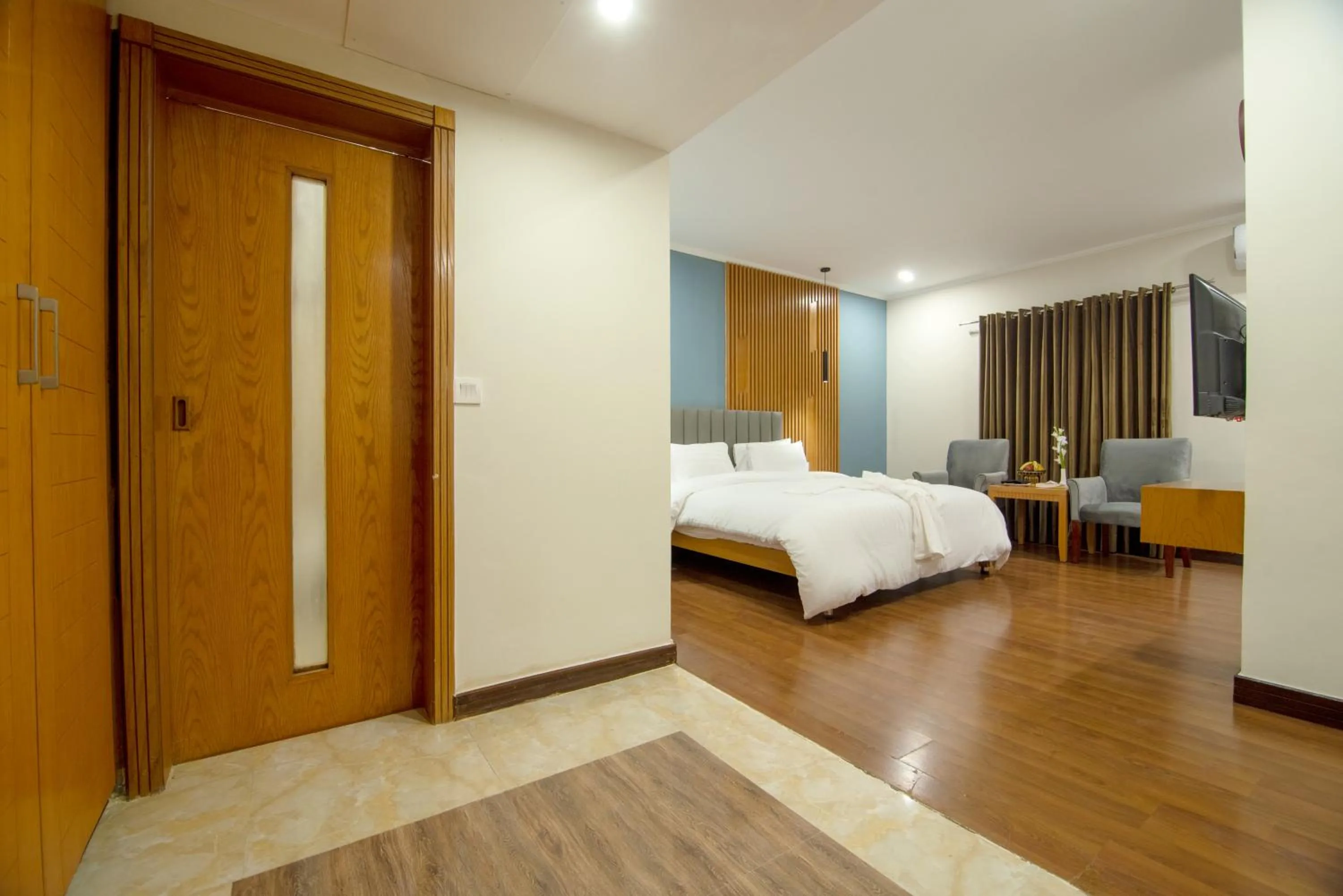 Photo of the whole room, Bed in Hotel One Tower Gulberg, Lahore