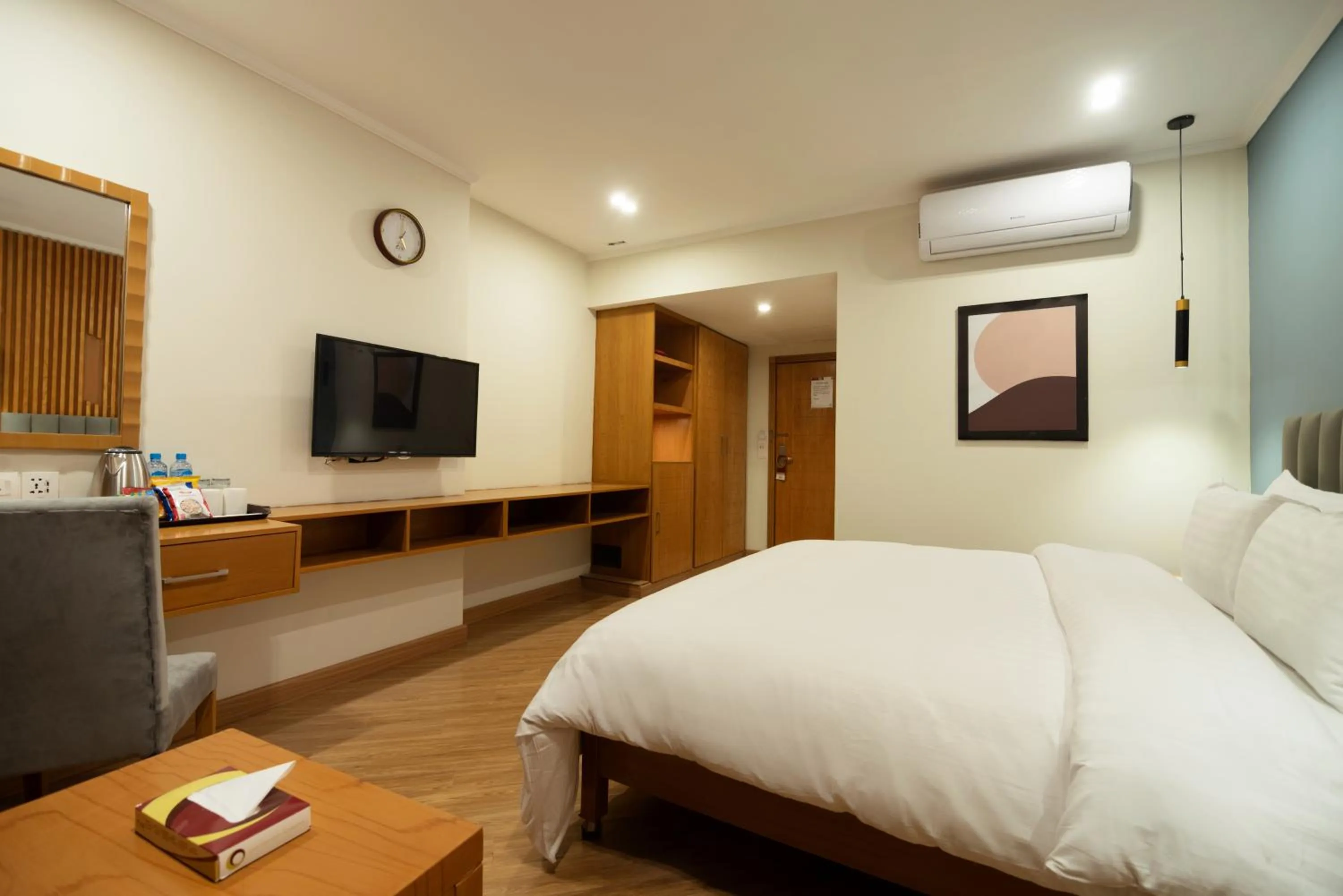 Photo of the whole room, Bed in Hotel One Tower Gulberg, Lahore